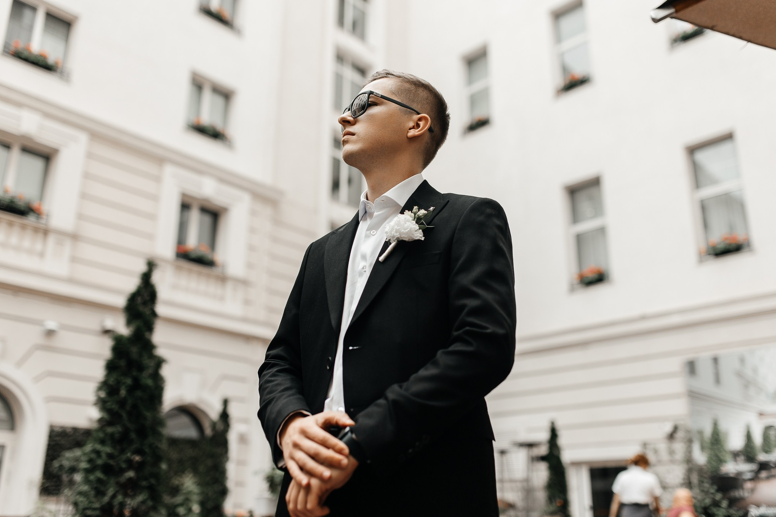 Здравствуйте! Я&nbsp;свадебный фотограф из&nbsp;Ульяновска, работаю в&nbsp;том числе по&nbsp;всей России и&nbsp;с&nbsp;выездом за&nbsp;границу. Снимаю свадьбы, lovestory, корпоративы, светский репортаж. Провожу обучение по&nbsp;фотографии, мастер-классы и&nbsp;воркшопы для других фотографов.