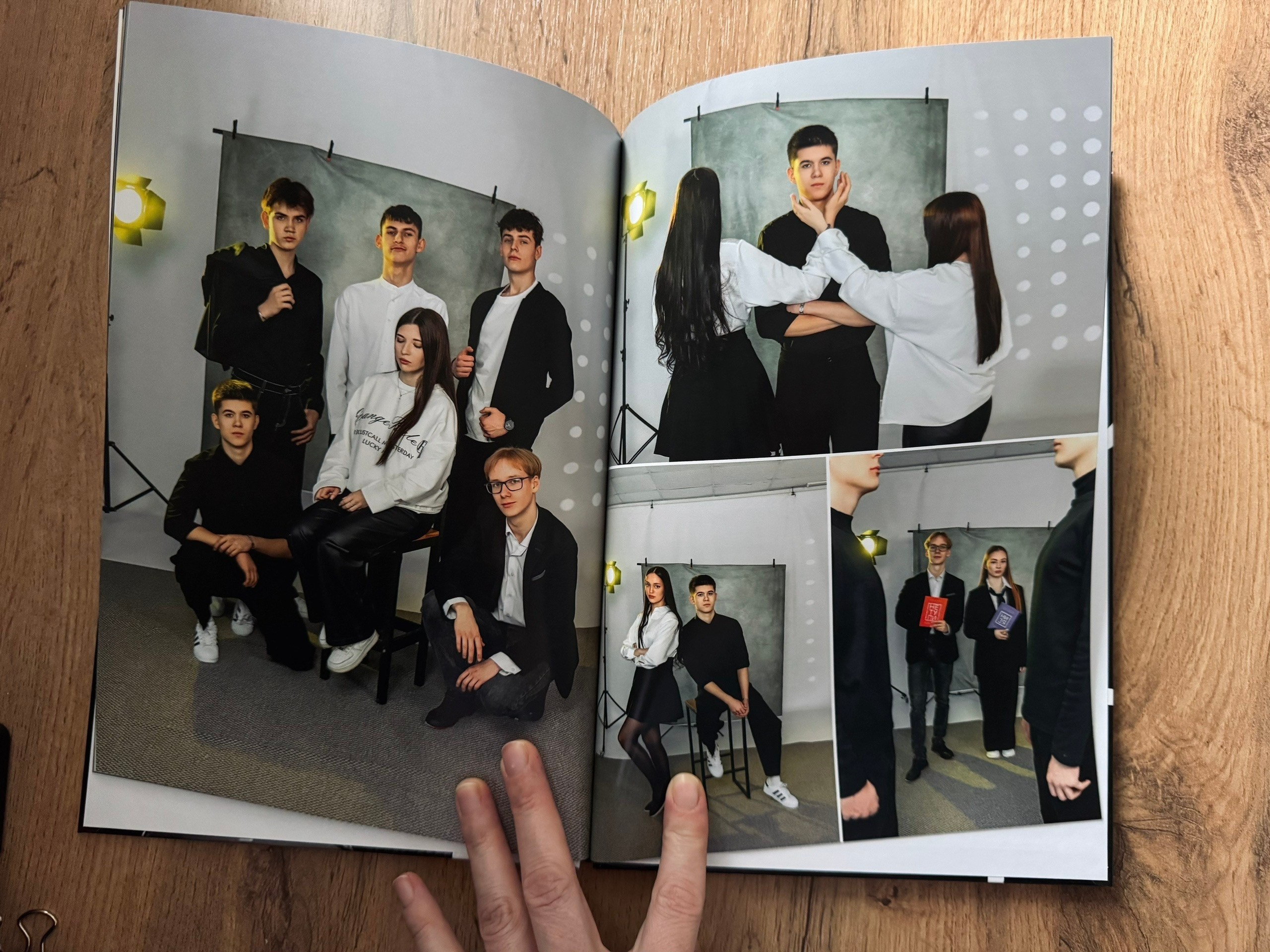 Книга «ИСТОРИЯ В ЛИЦАХ». Школьный фотограф Мария Родькина. Рузаевка и Саранск. Выпускные альбомы