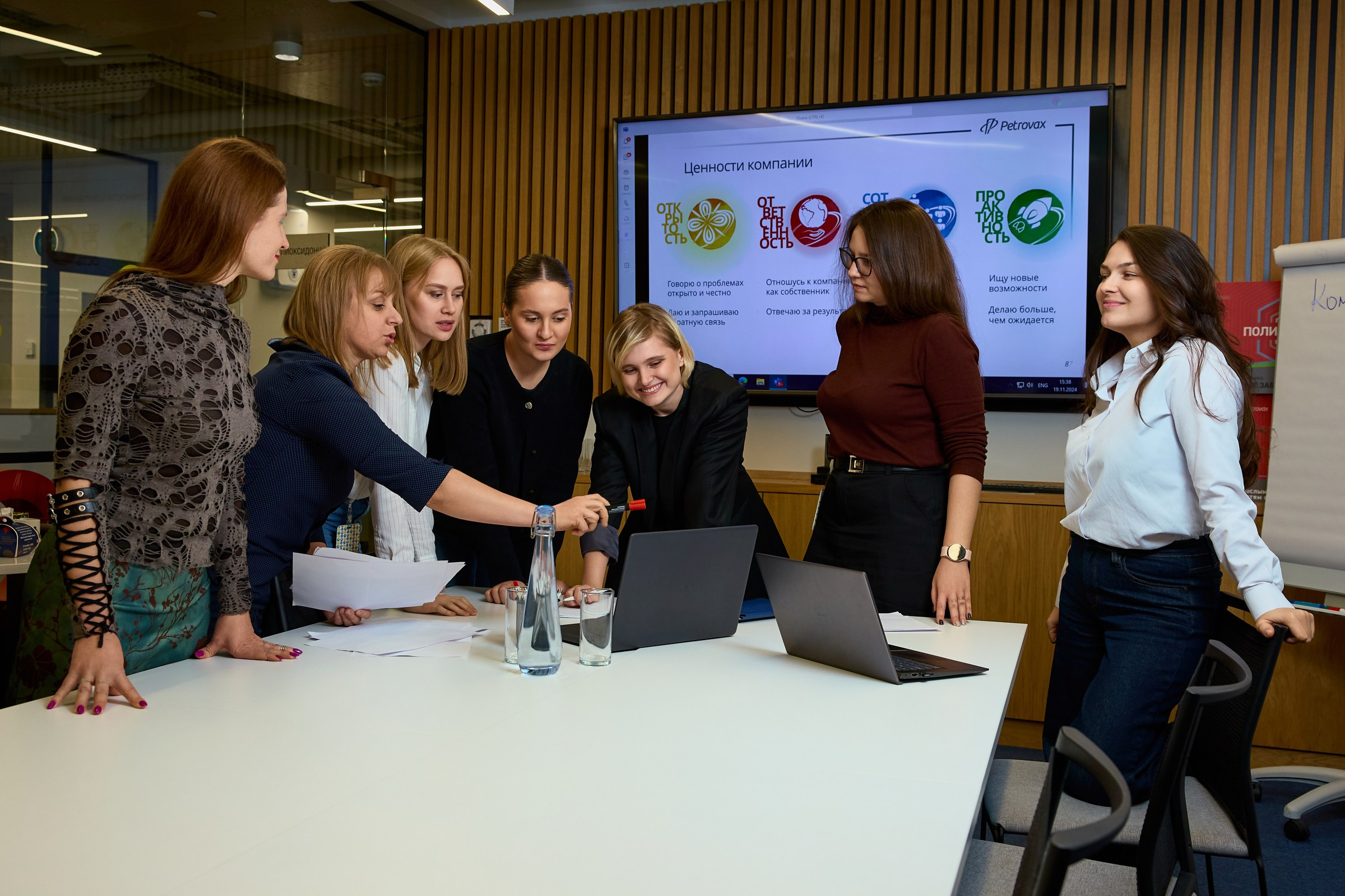 «Petrovax | Фотогалерея сотрудников и производства». Видеограф, фотограф Илья Новиков Москва, Екатеринбург, Калининград