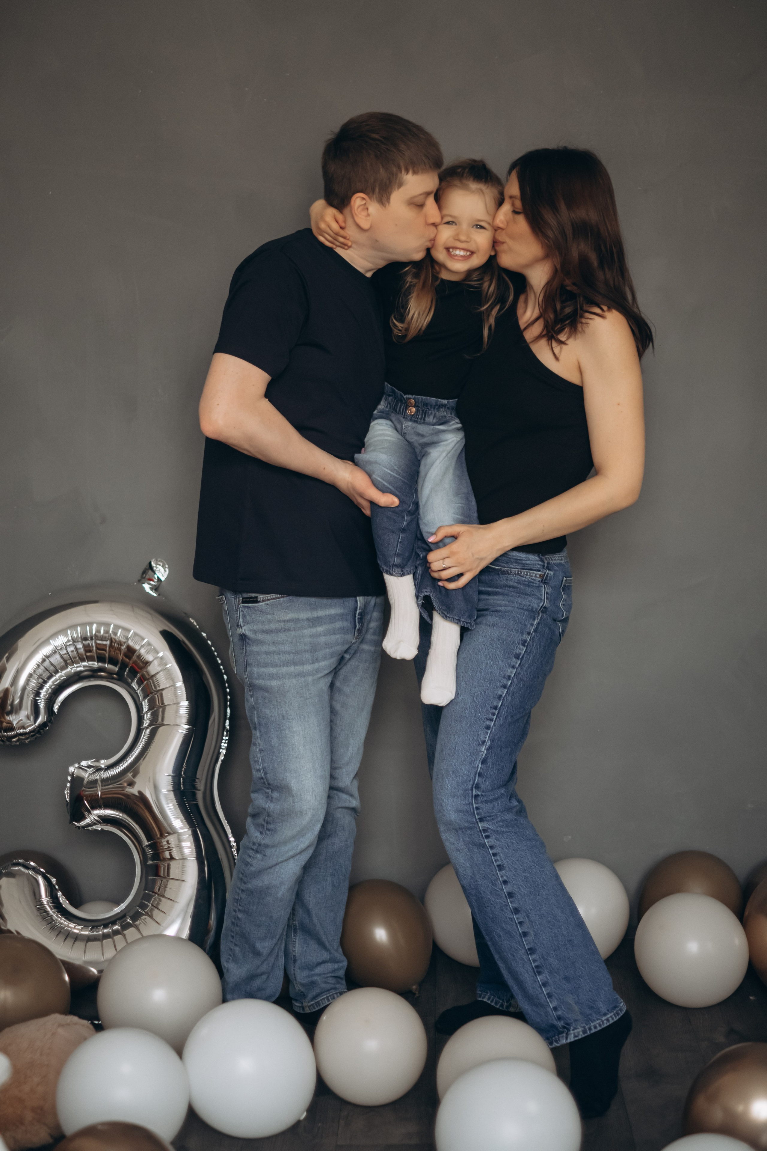 Фотосессия «День рождения» в минималистичной студии. Фотограф Новосибирск Анна Рождественская