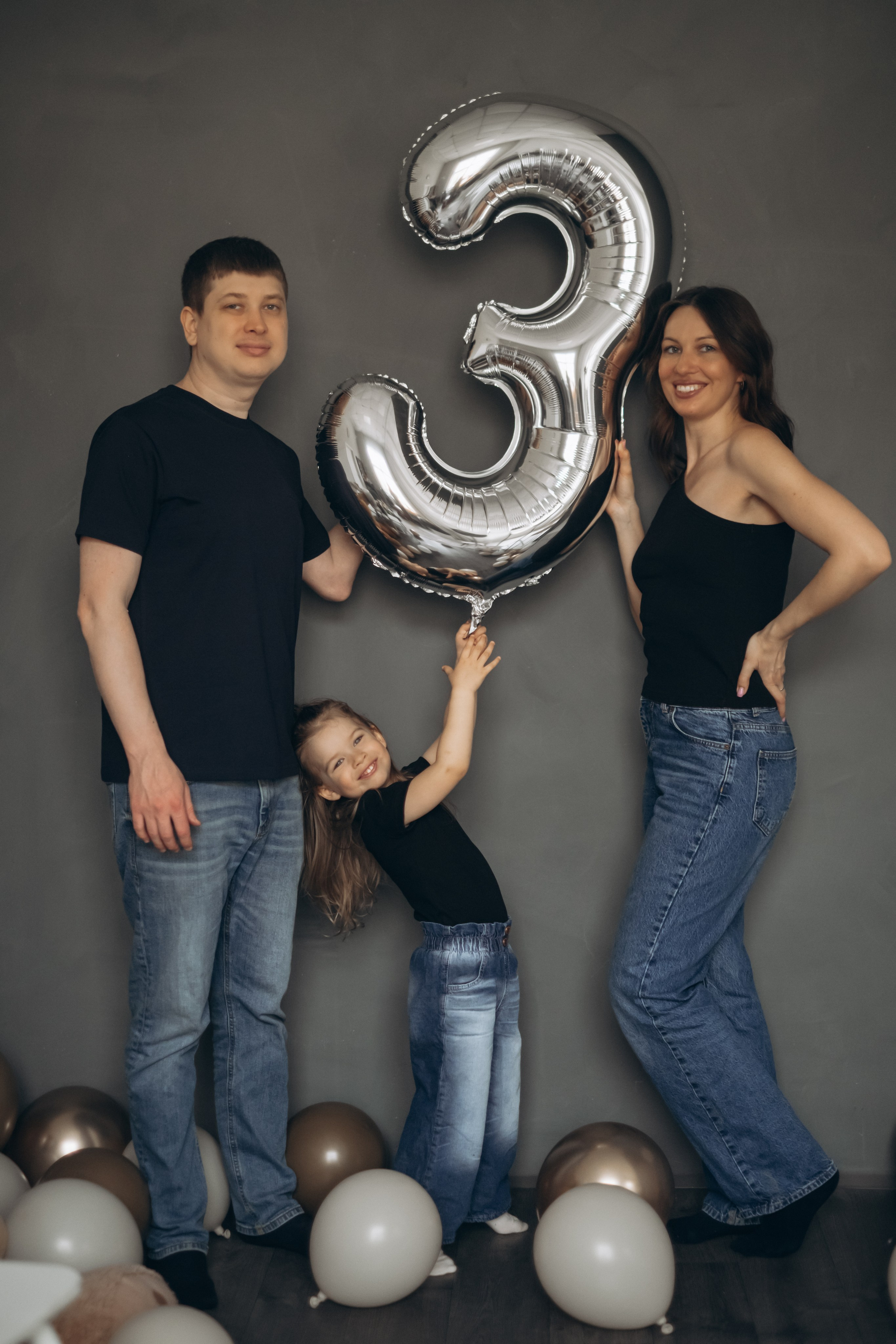 Фотосессия «День рождения» в минималистичной студии. Фотограф Новосибирск Анна Рождественская