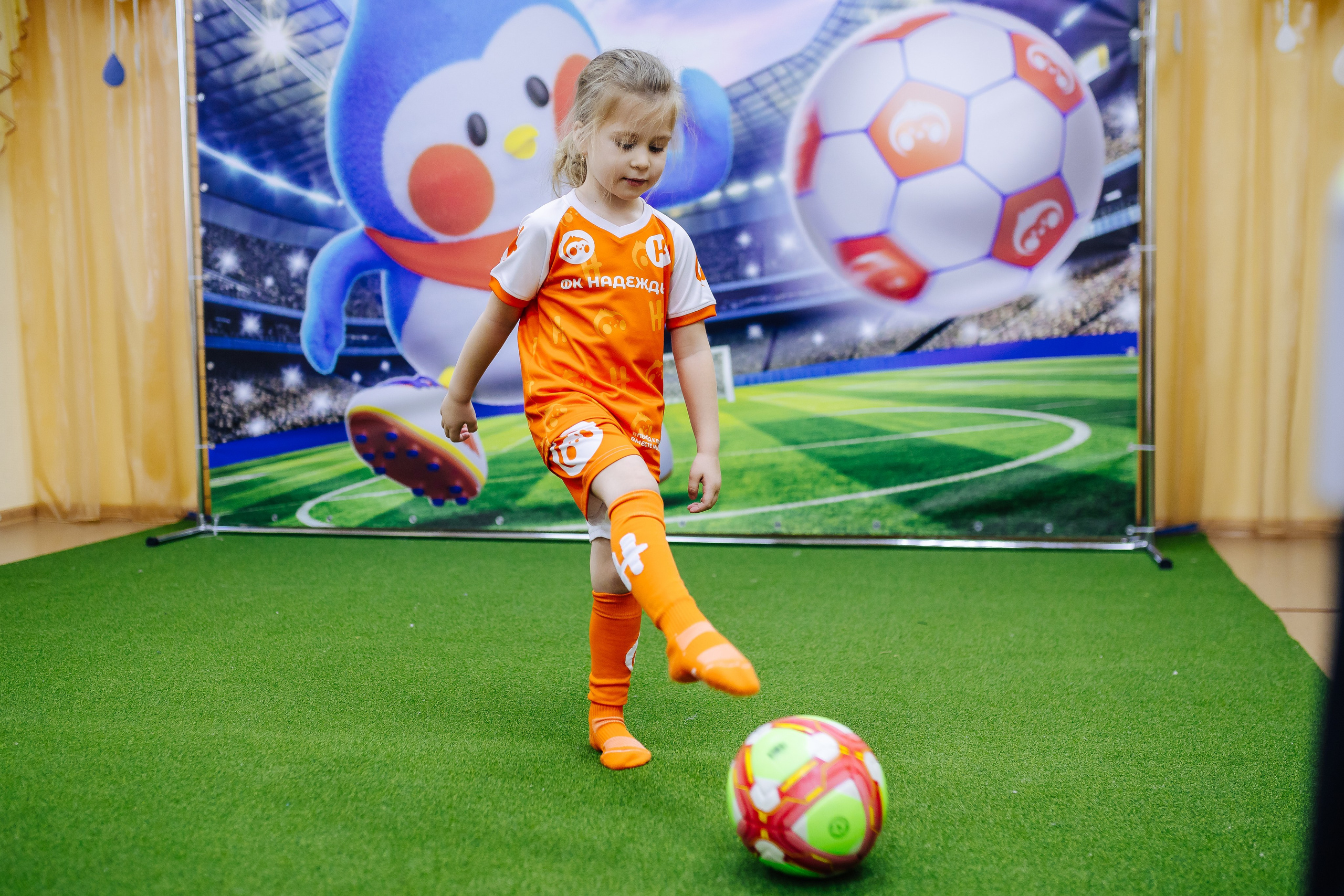 Фотосессия с кубком в детских садах г. Магнитогорска. Денис Прохоров Фотограф в г. Магнитогорск