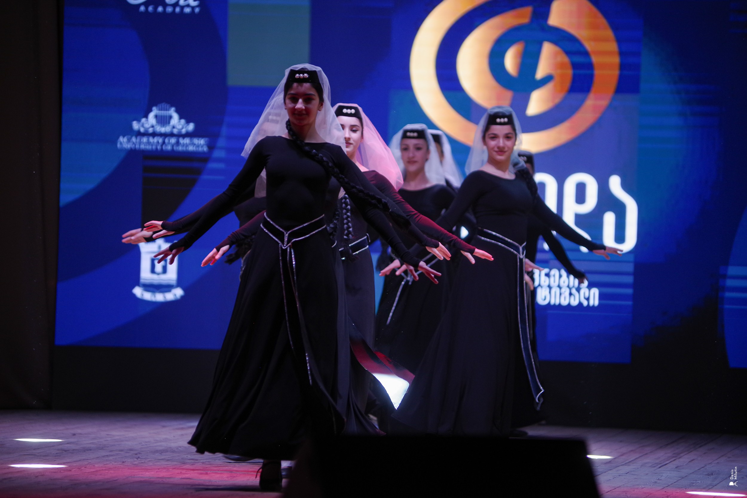 Танцы в Хоби. Портретный фотограф Денис Милютин