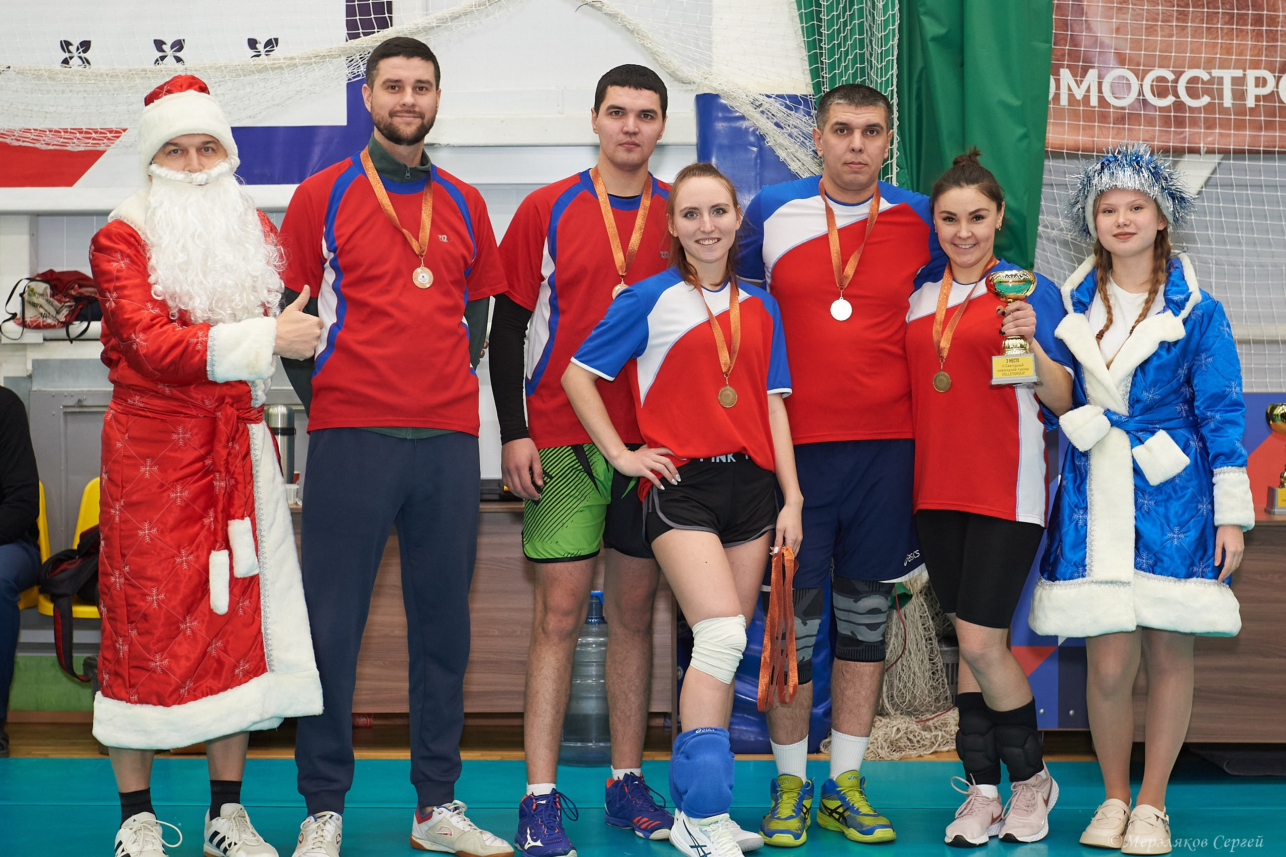 Новогодний волейбольный турнир. Ижевск. 16.12.23. Спортивный репортажный фотограф в Ижевске Сергей Мерзляков