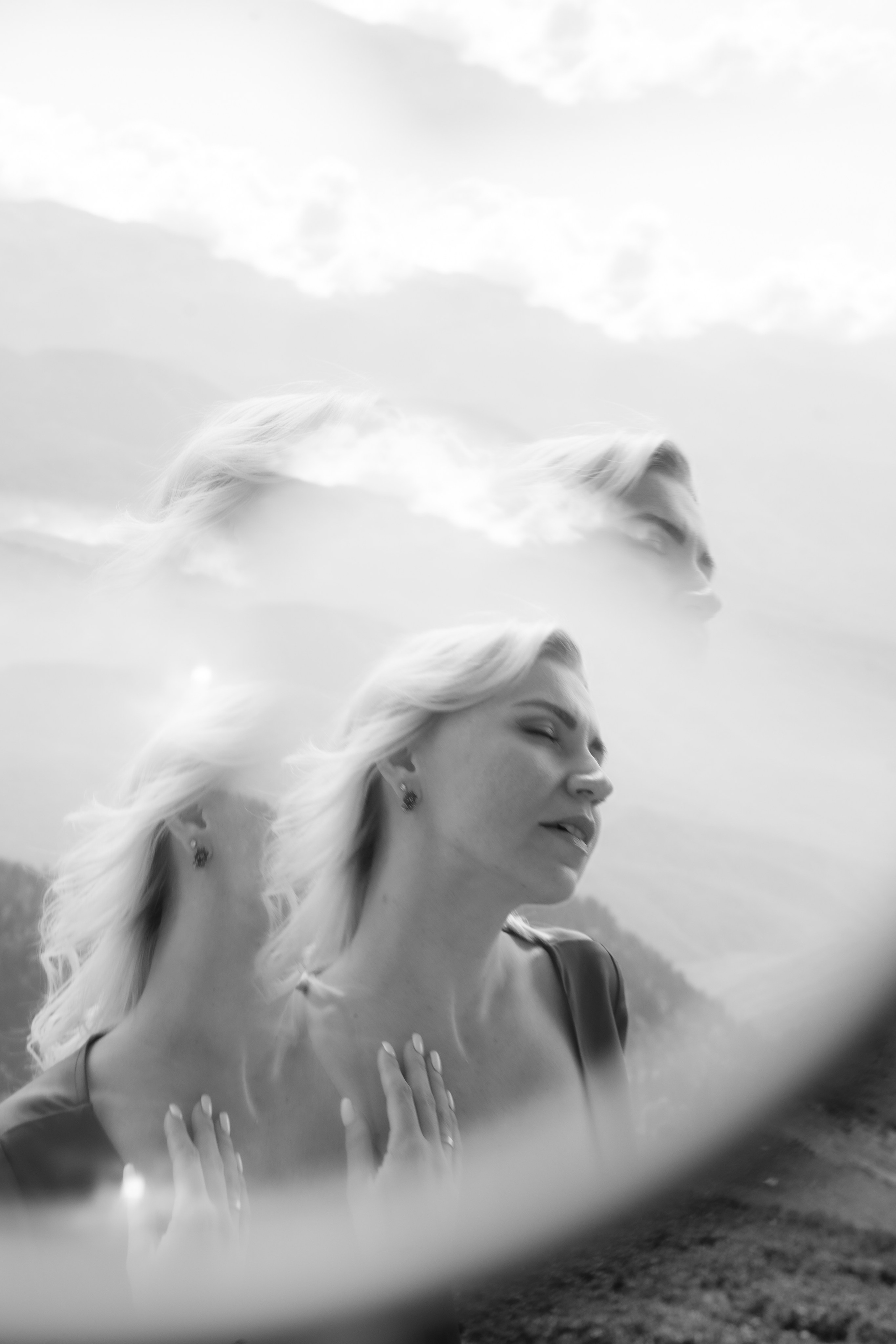 Портретный кадр на призму девушки лица 