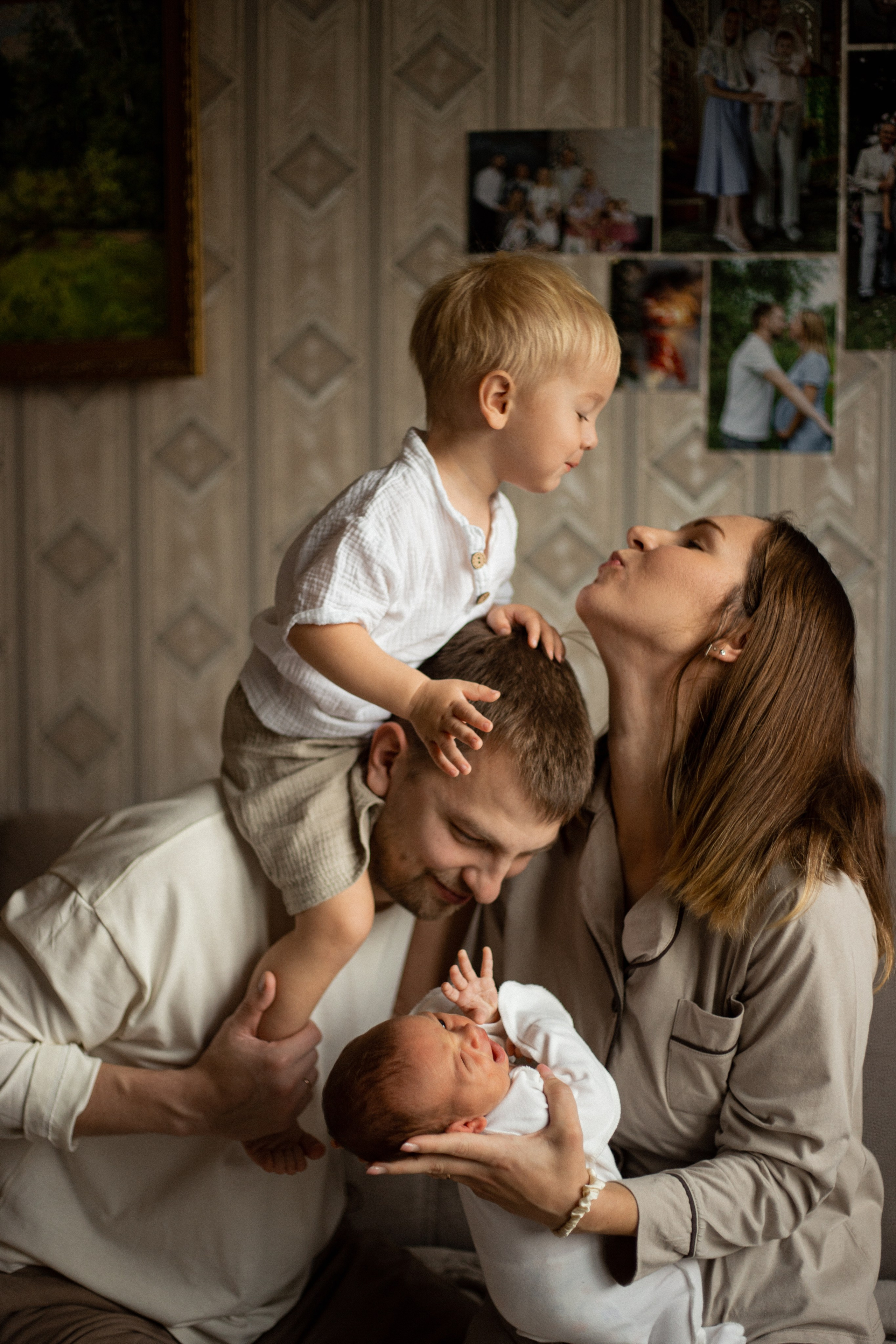 Владимир, Надя, озорник Саша и малышка Катя. Семейный фотограф в Москве