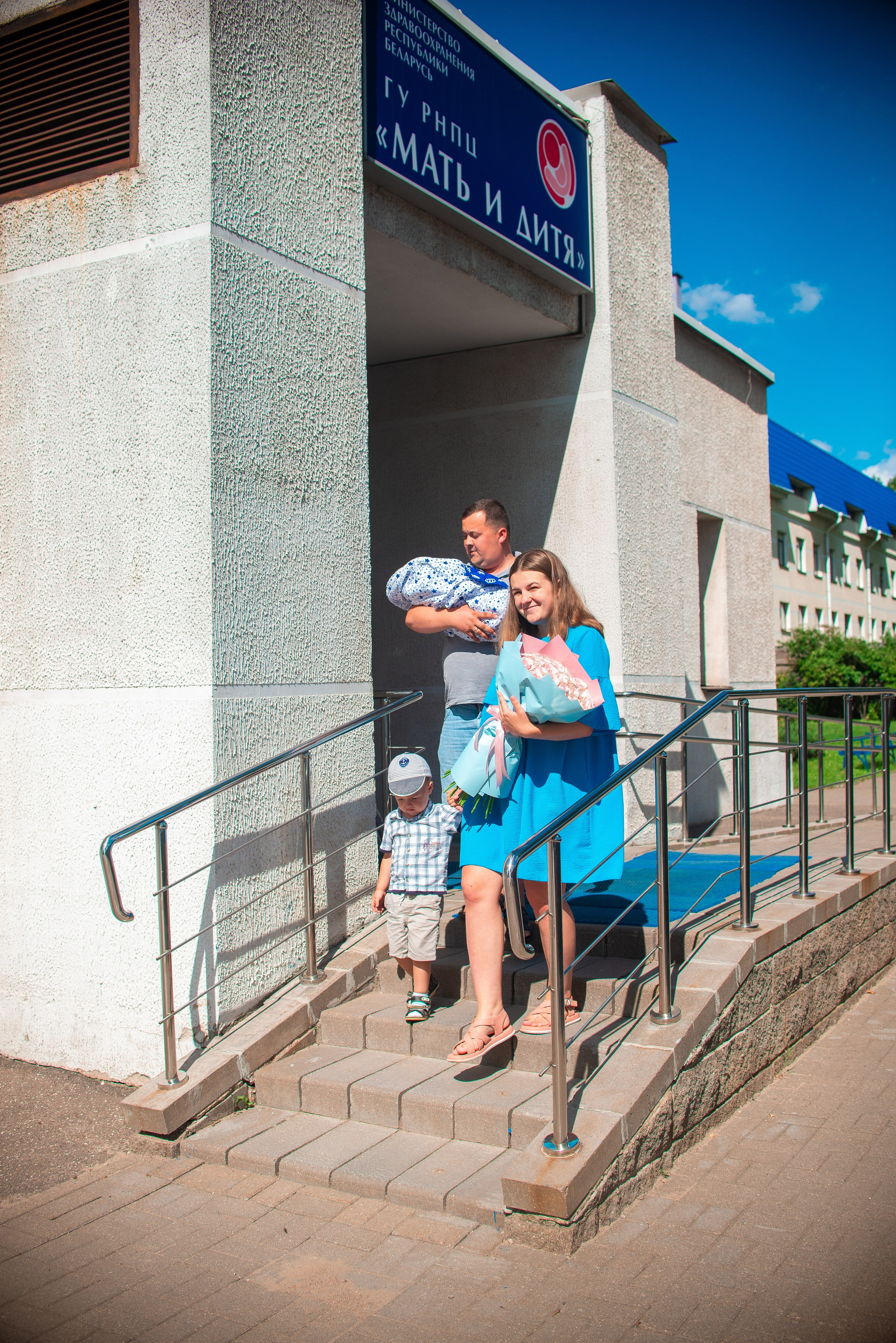 Выписка Светланы МиД. Семейный фотограф на выписку из роддома и крещение Минск Настя Гришук