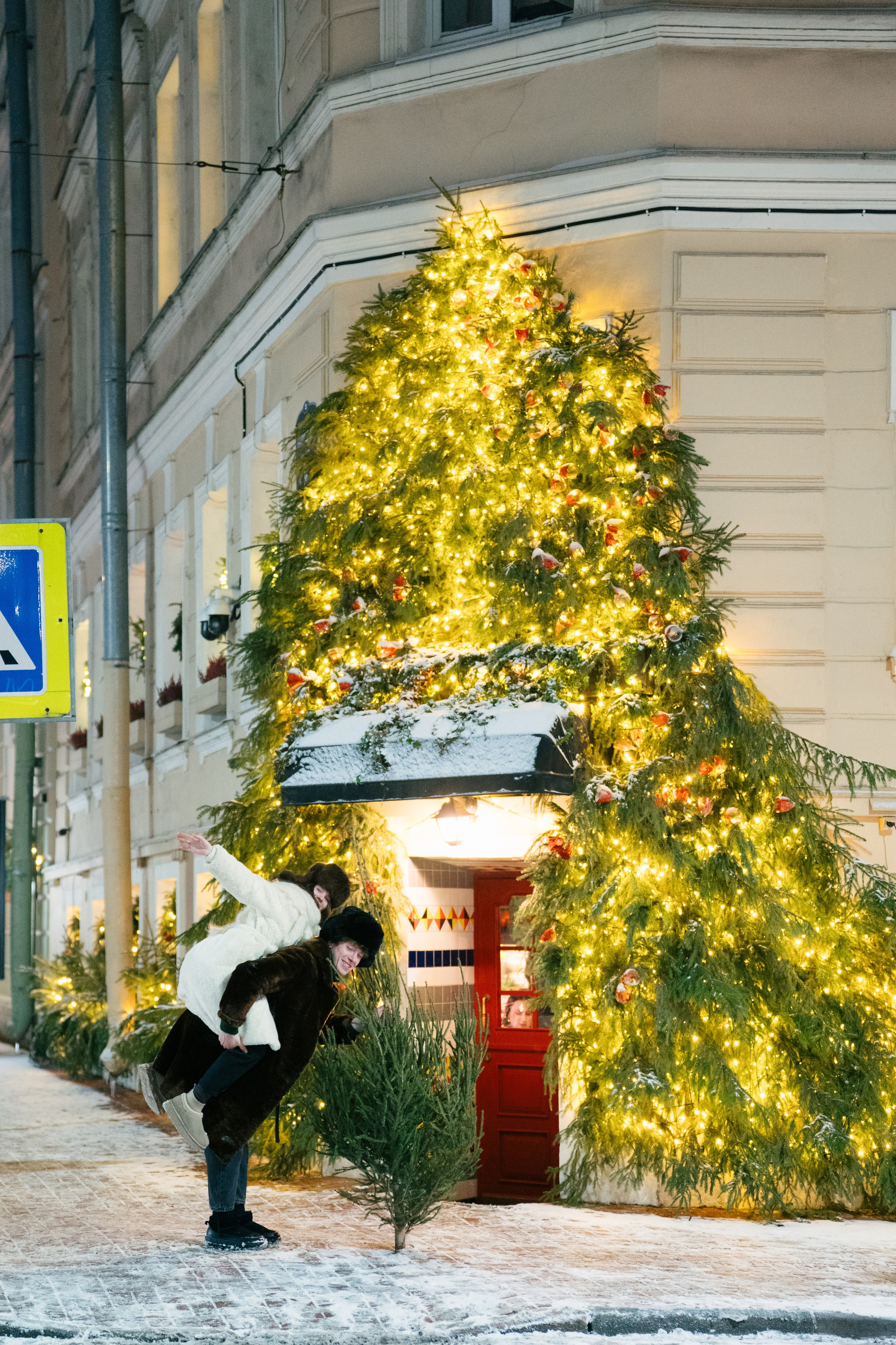 НОВОГОДНЯЯ ПРОГУЛКА ПАРЫ ПО ЧЕРНЫШЕВСКОЙ ПЕРЕД НОВЫМ ГОДОМ. Профессиональный фотограф, Санкт-Петербург — Виктория Богомолова