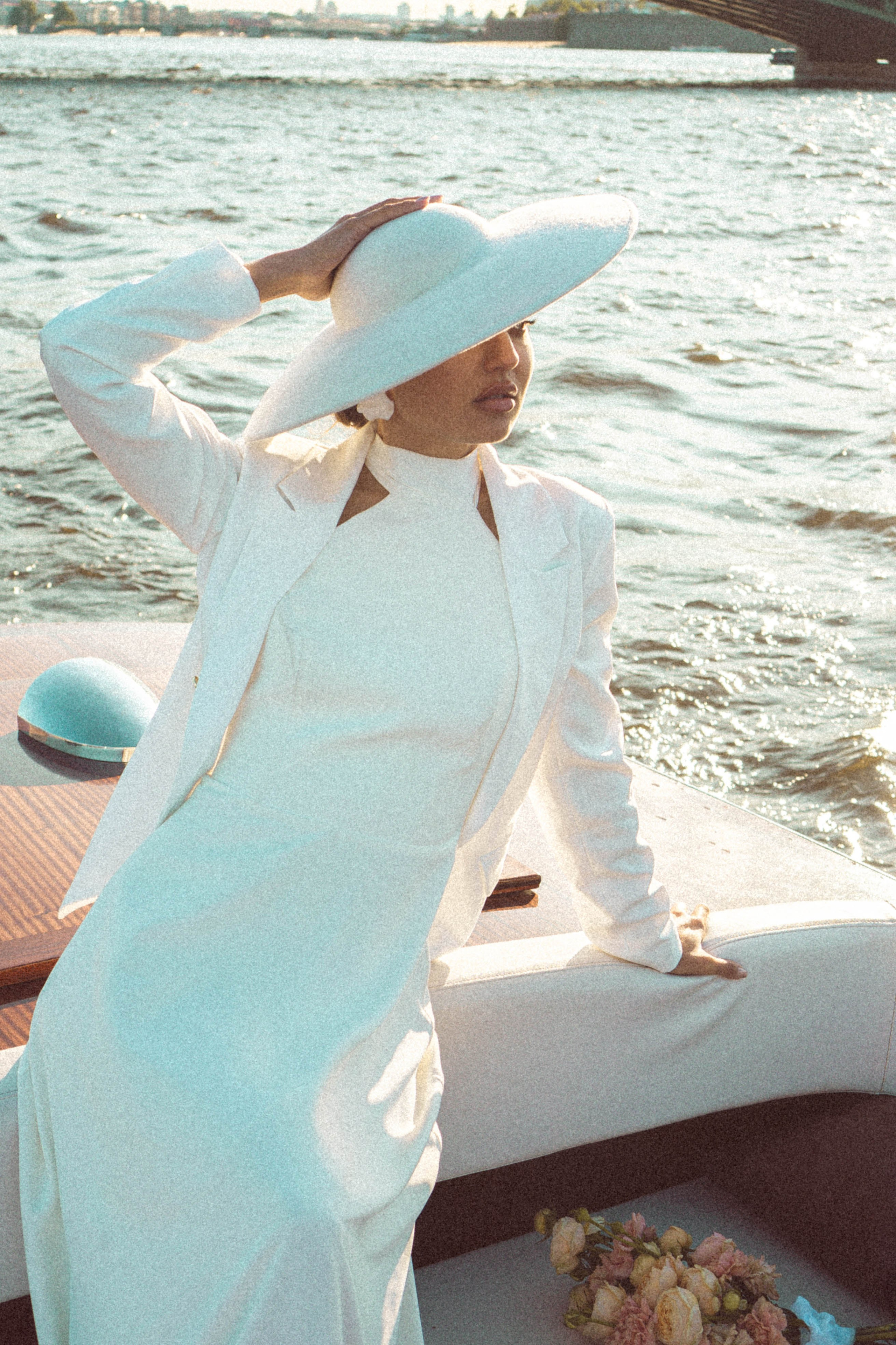 СВАДЕНБНАЯ СЬЕМКА НА КАТЕРЕ ПО КАНАЛАМ САНКТ-ПЕТЕРБУРГА И В АКВАТОРИИ НЕВЫ. Профессиональный фотограф, Санкт-Петербург — Виктория Богомолова