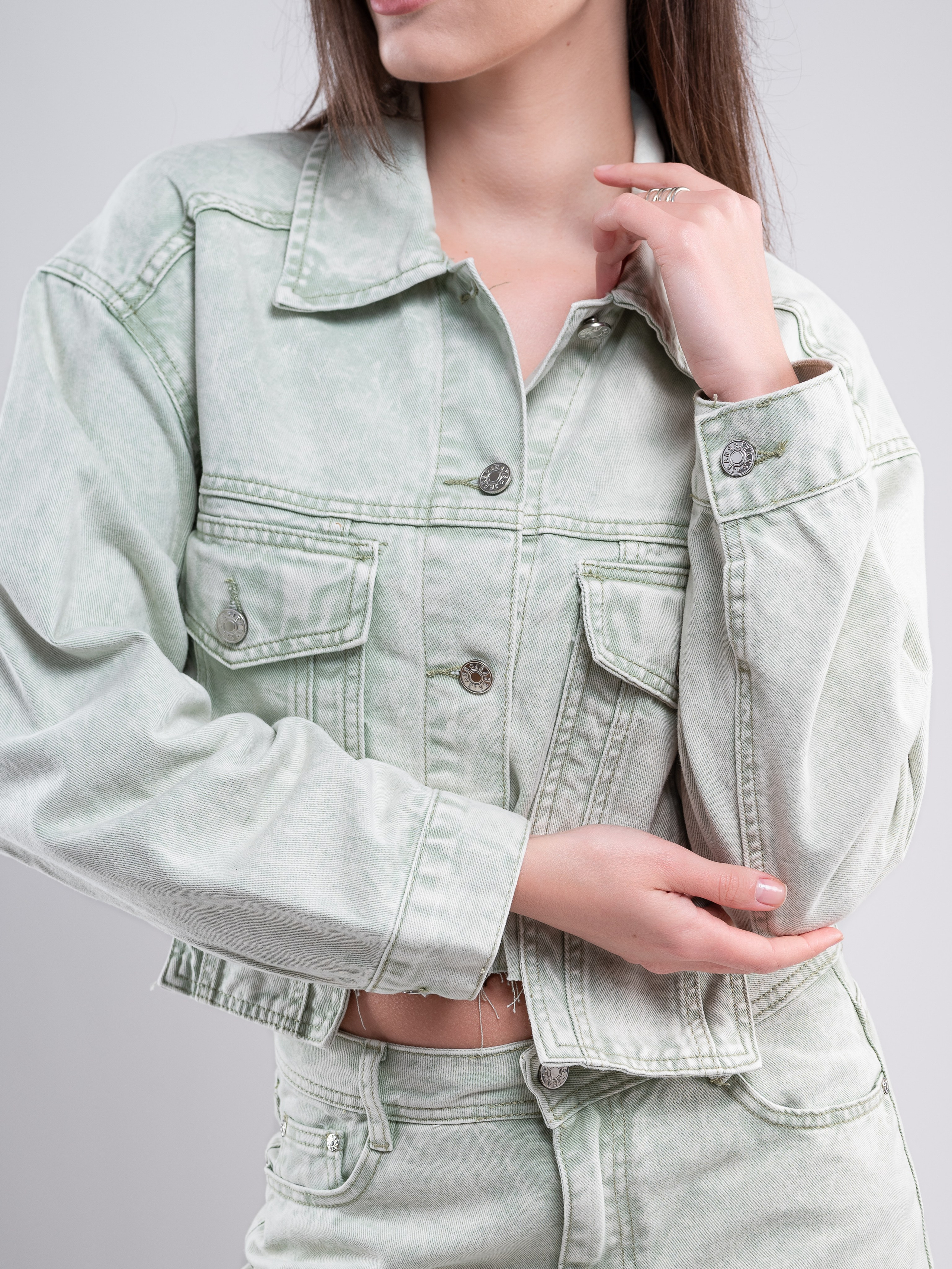 Джинсовые костюмы две модели. Предметный фотограф, фото для маркетплейсов Пятигорск, КМВ