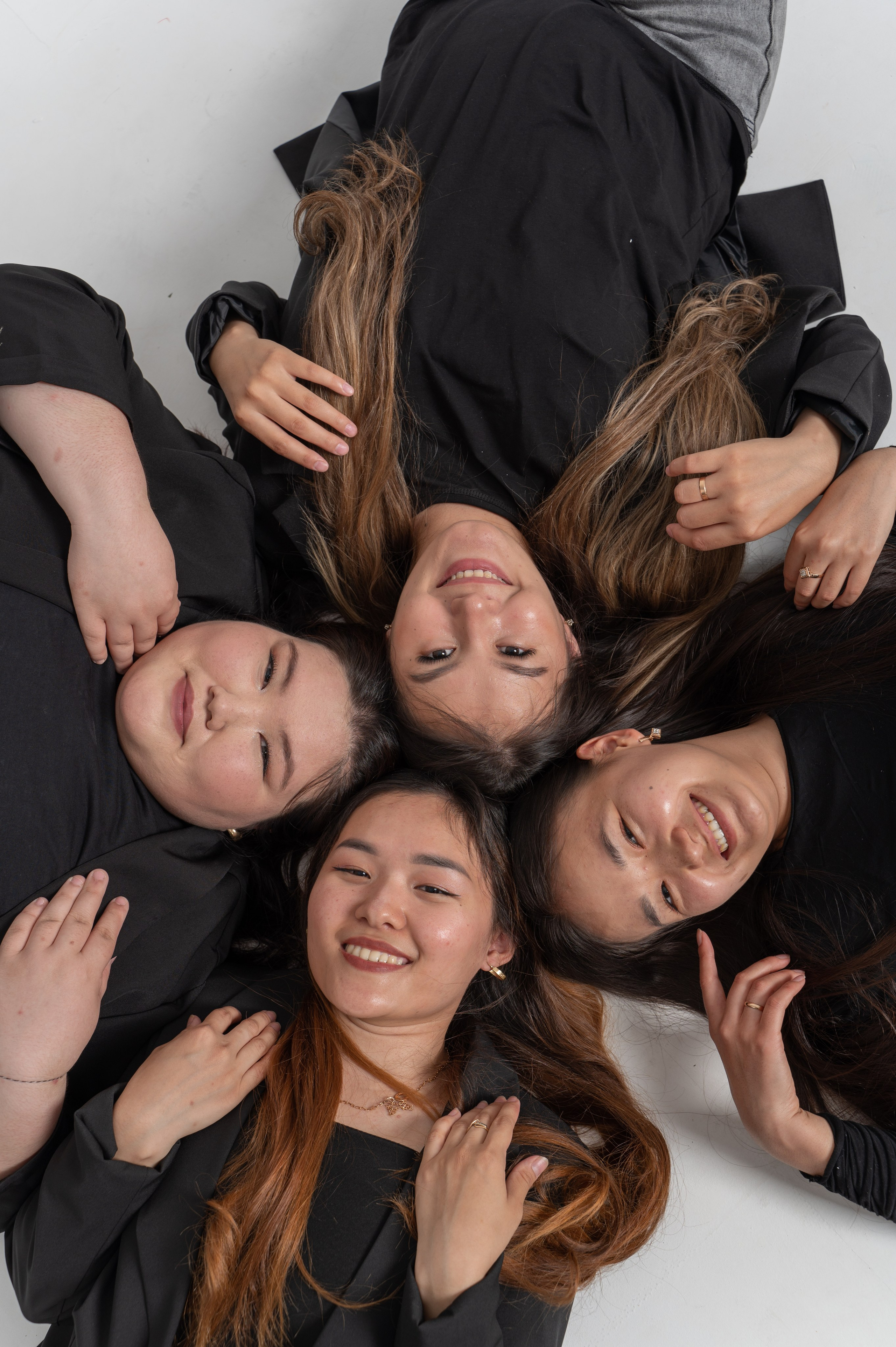 Подружки. ФОТОГРАФ/РУДНЫЙ/КОСТАНАЙ