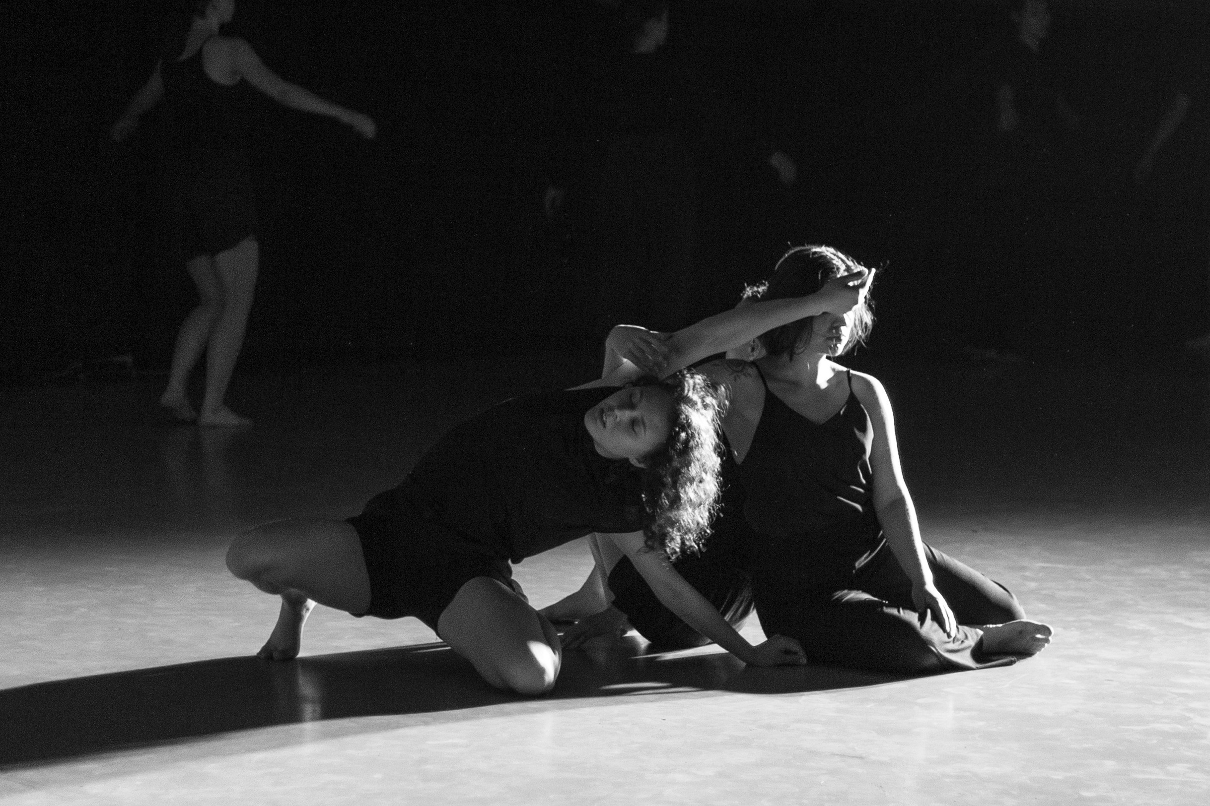 Спектакль Шум, театр современного танца GLYPTIC при участии проекта СИНТЕЗ. Семейный и женский фотограф, стильный репортаж в г. Новосибирск