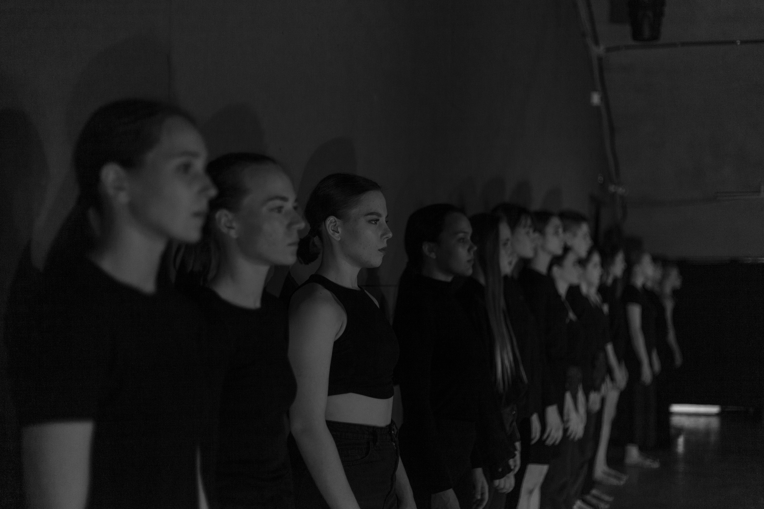 Спектакль Шум, театр современного танца GLYPTIC при участии проекта СИНТЕЗ. Семейный и женский фотограф, стильный репортаж в г. Новосибирск