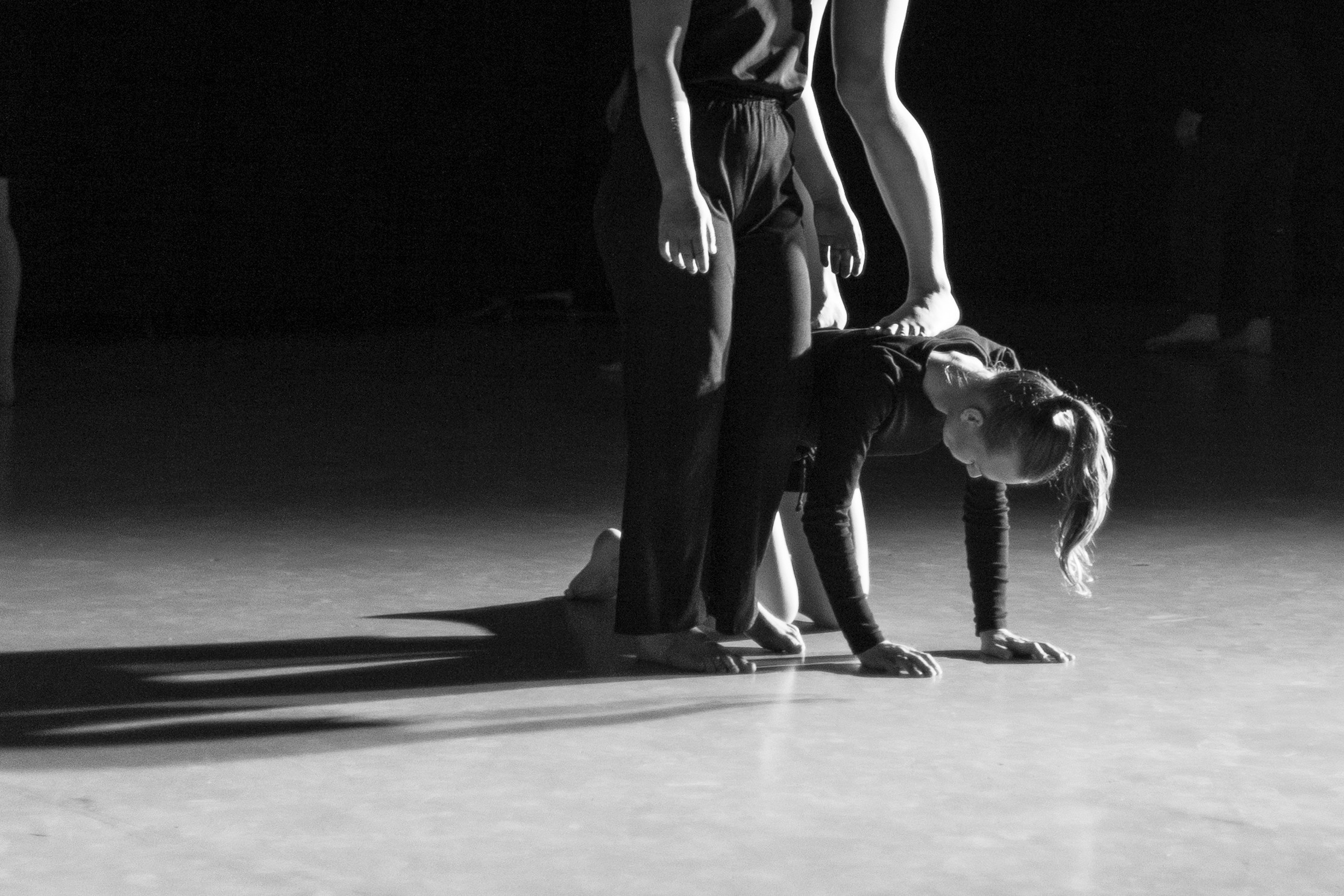 Спектакль Шум, театр современного танца GLYPTIC при участии проекта СИНТЕЗ. Семейный и женский фотограф, стильный репортаж в г. Новосибирск