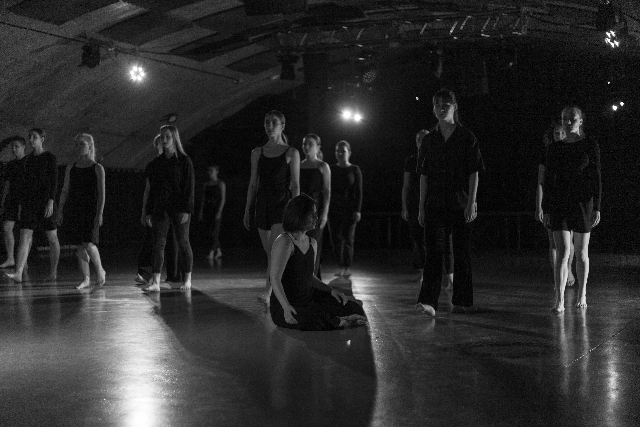 Спектакль Шум, театр современного танца GLYPTIC при участии проекта СИНТЕЗ. Семейный и женский фотограф, стильный репортаж в г. Новосибирск