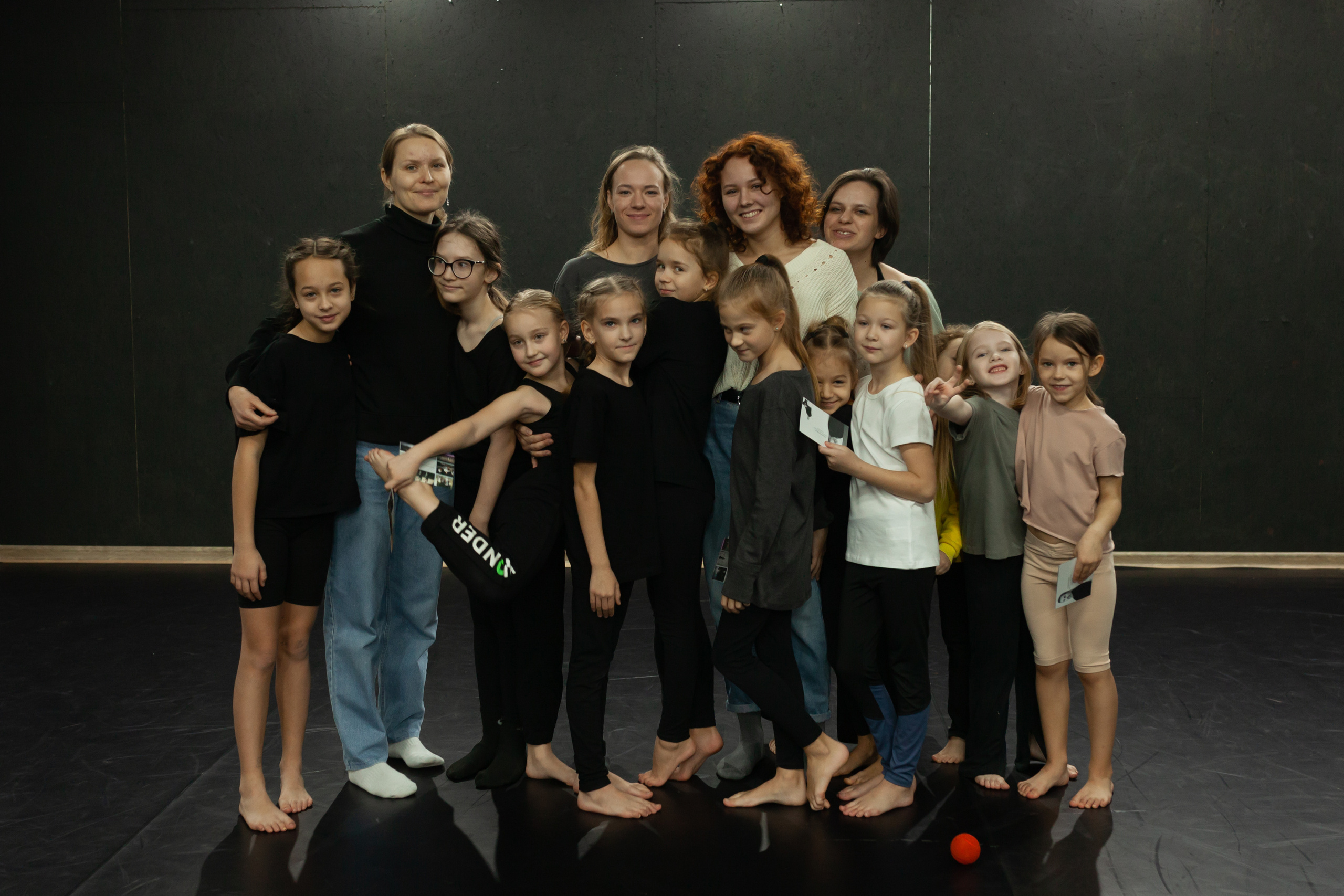 Театр современного танца GLYPTIC дети. Семейный и женский фотограф, стильный репортаж в г. Новосибирск