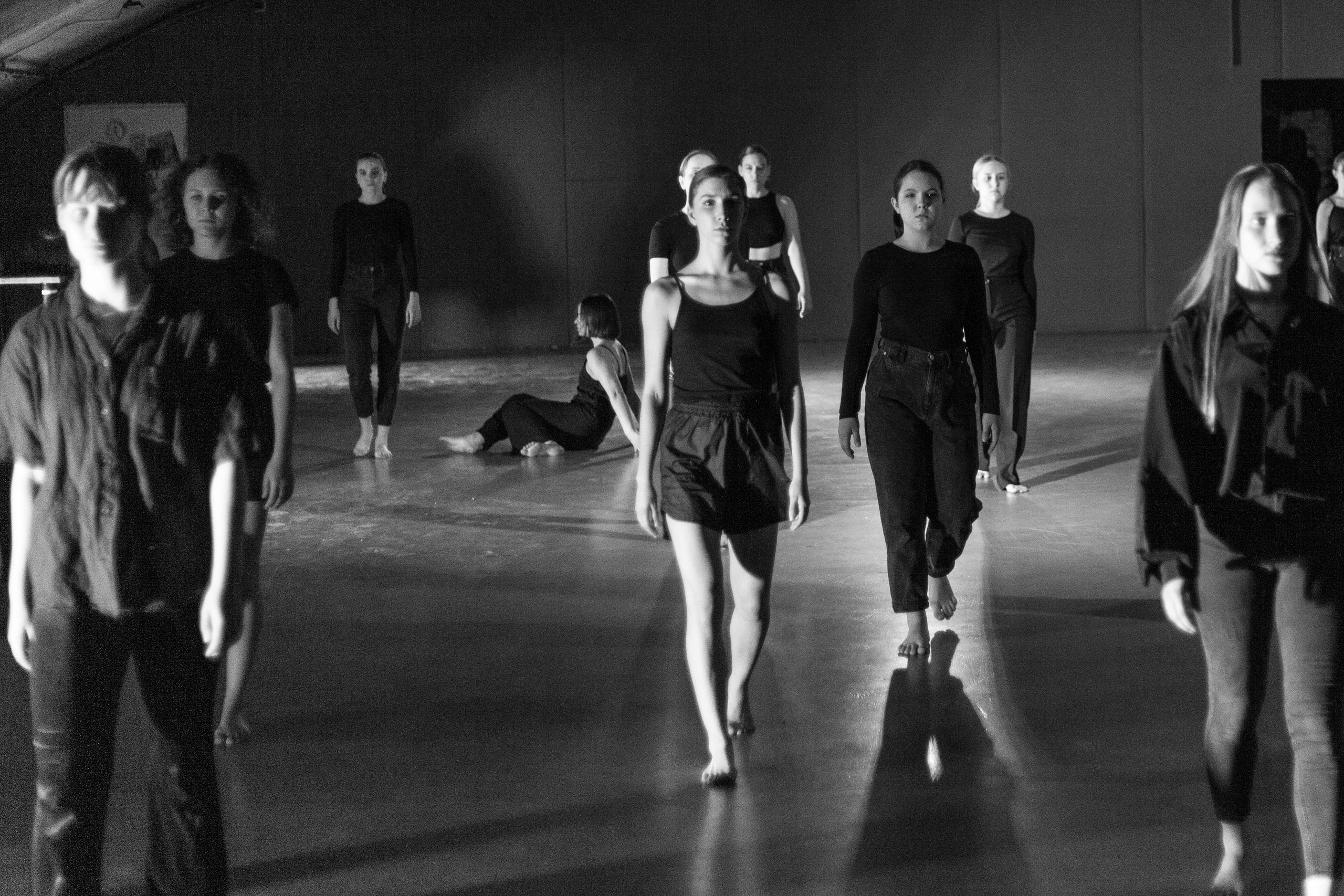 Спектакль Шум, театр современного танца GLYPTIC при участии проекта СИНТЕЗ. Семейный и женский фотограф, стильный репортаж в г. Новосибирск