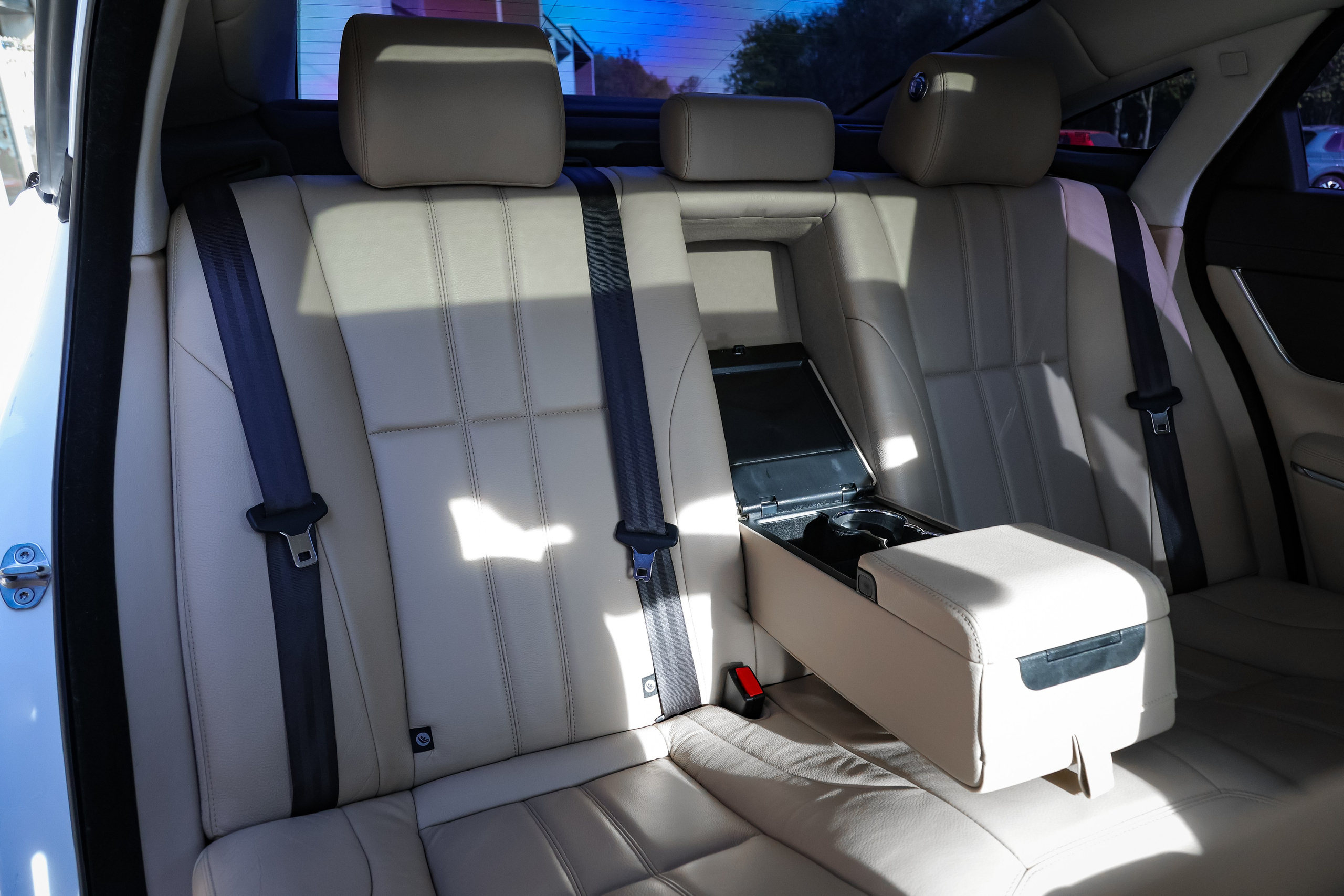 2017 JAGUAR XJ. Mixturecaptures