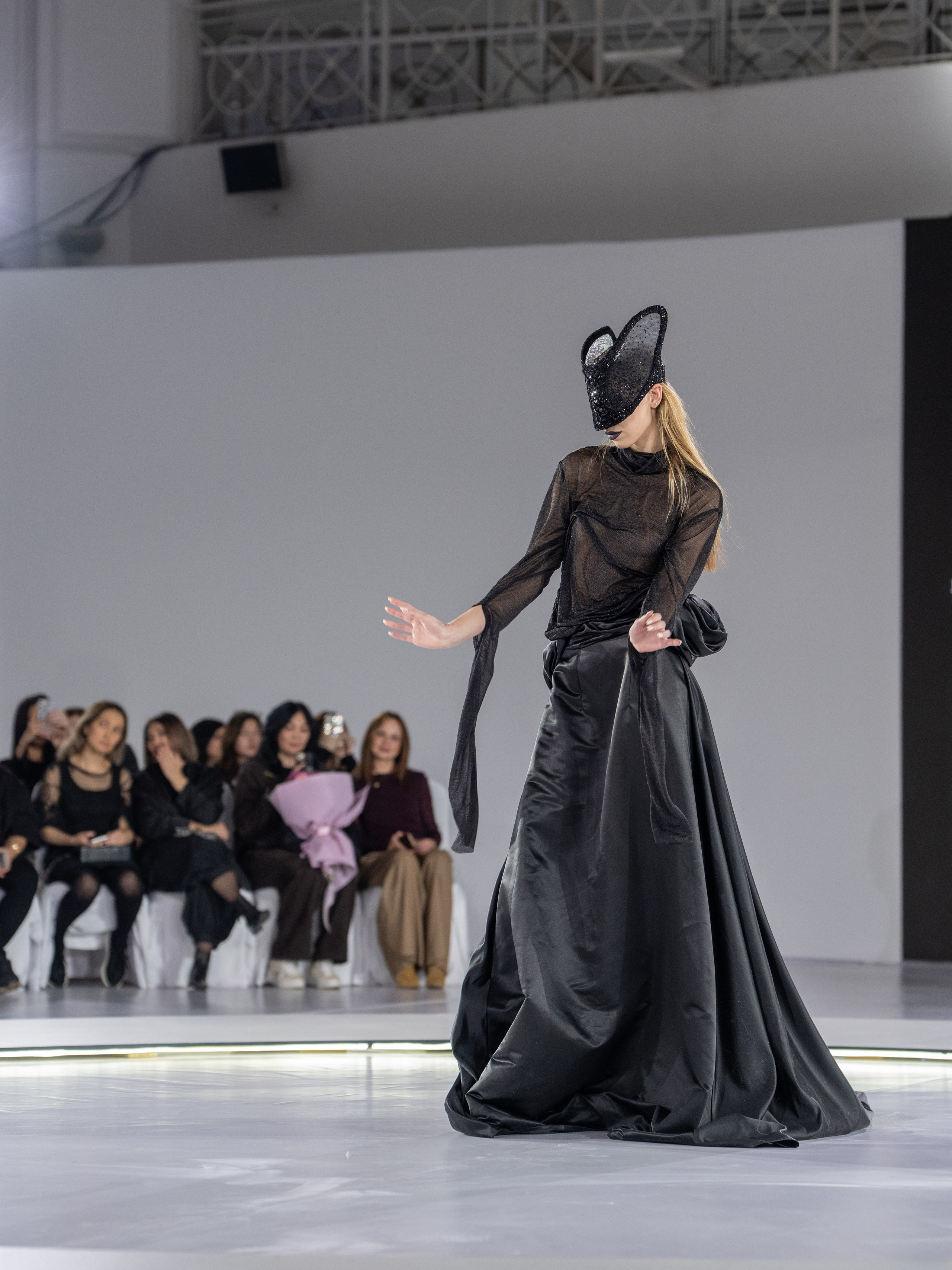 Дизайн DVALI. Сайт Алматинского НЮ АРТ, будуар и фэшн фотографа Дениса Карпенко