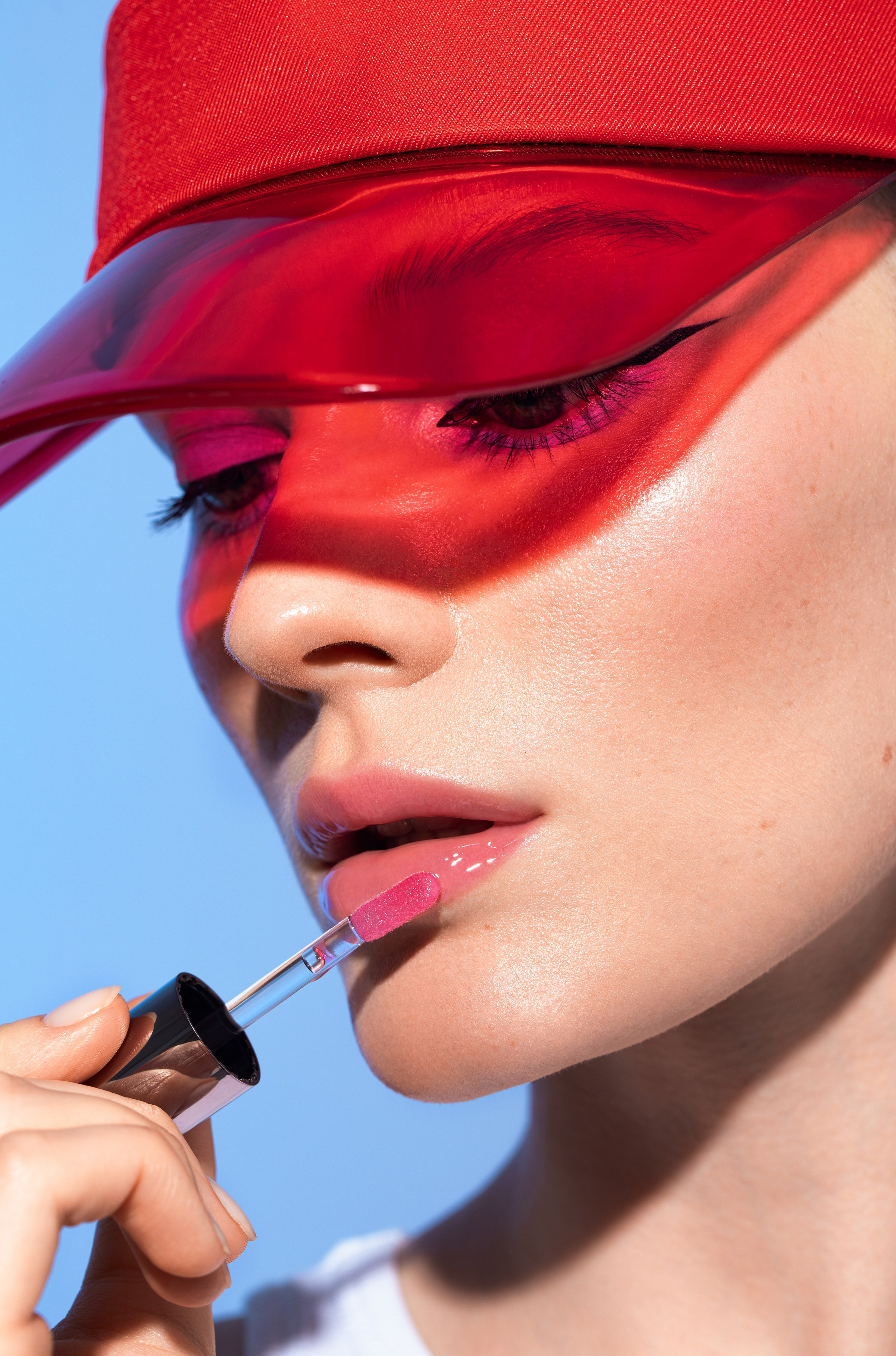 Изображение продукта с моделью в кадре (тело, руки, лицо, волосы и тд). Рекламный фотограф Ксения Вершинина | Москва