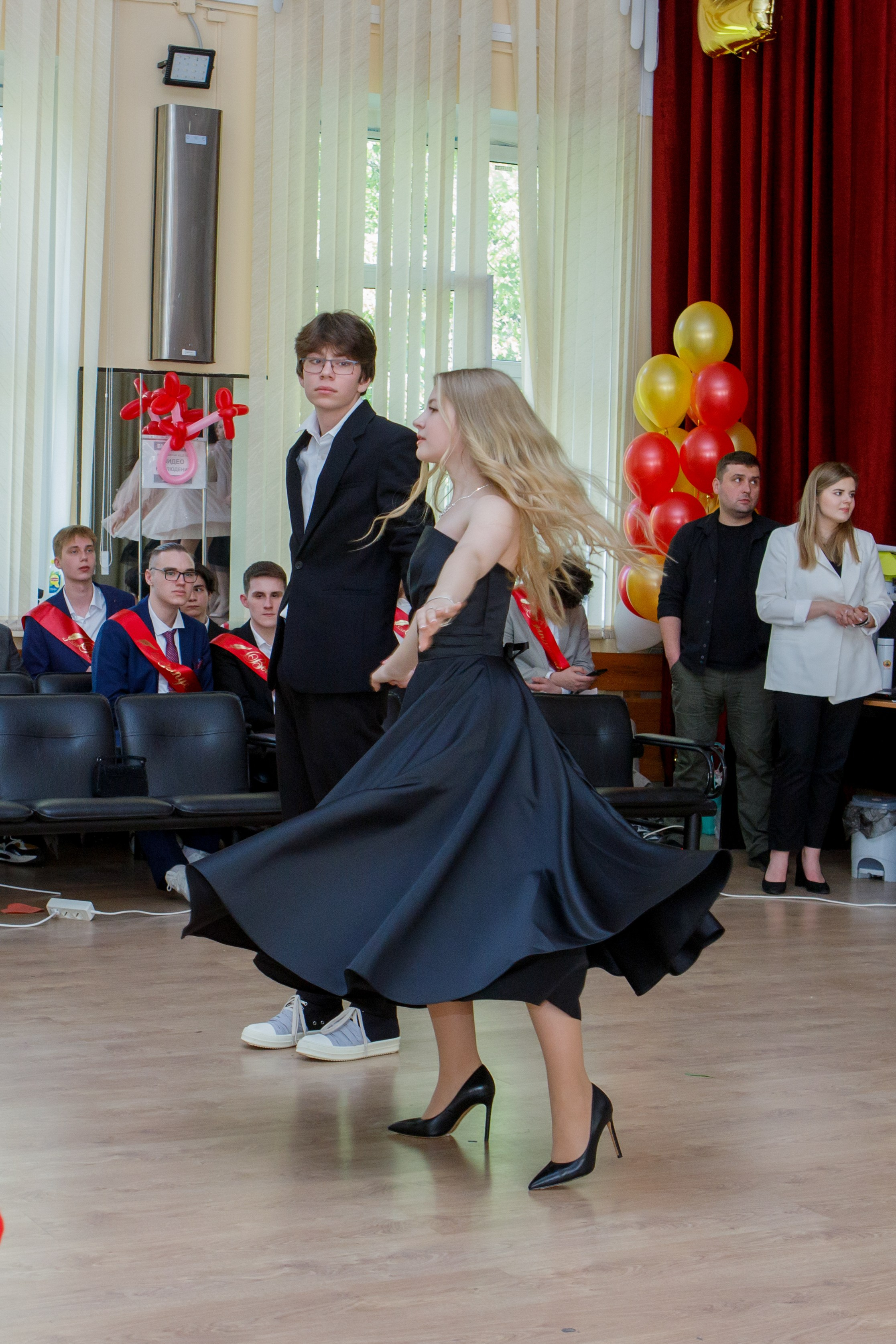 11 класс / Последний звонок / Гимназия № 1558 / г. Москва. Детский и семейный фотограф Мария Киселёва. Москва
