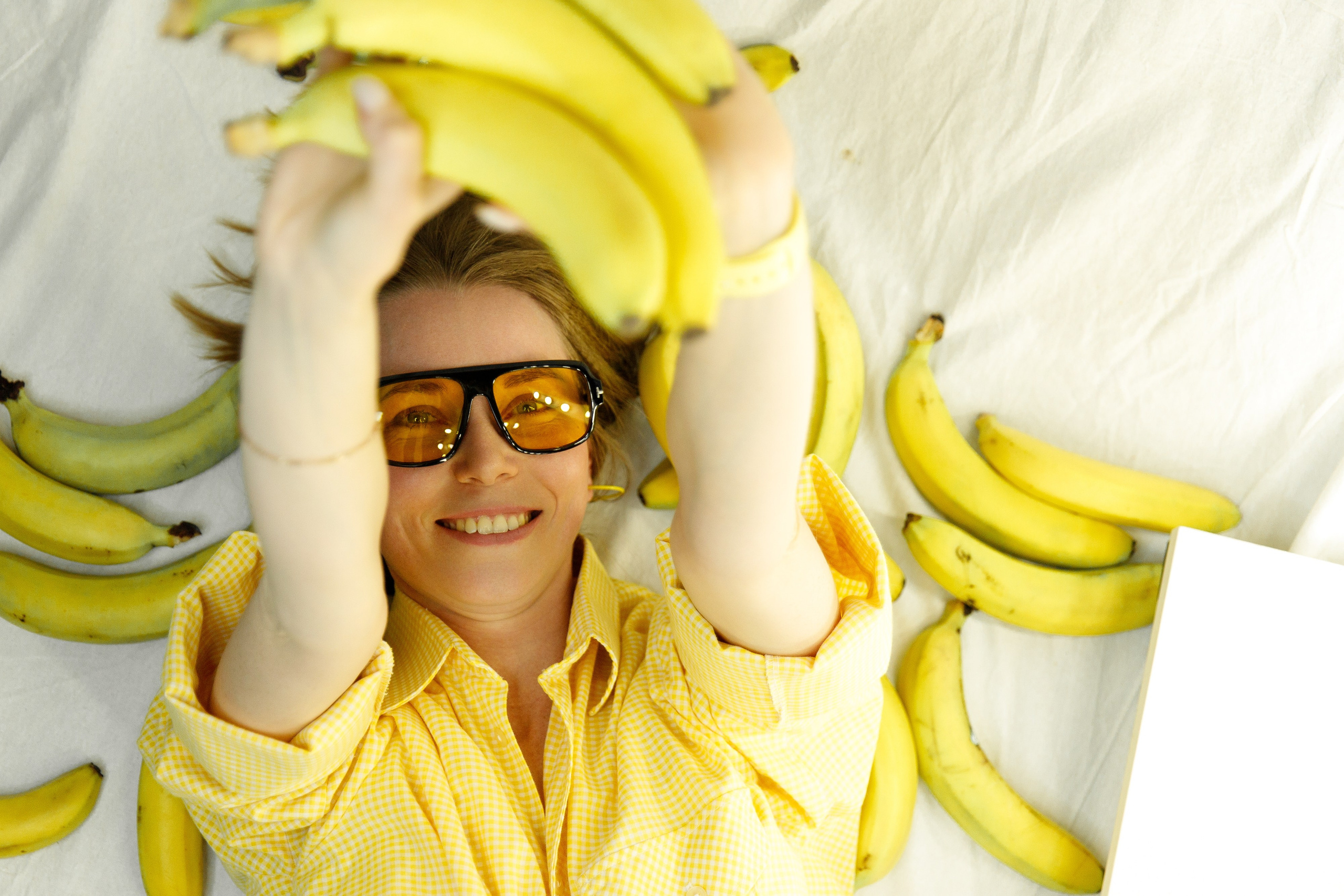 Кристина в желтом