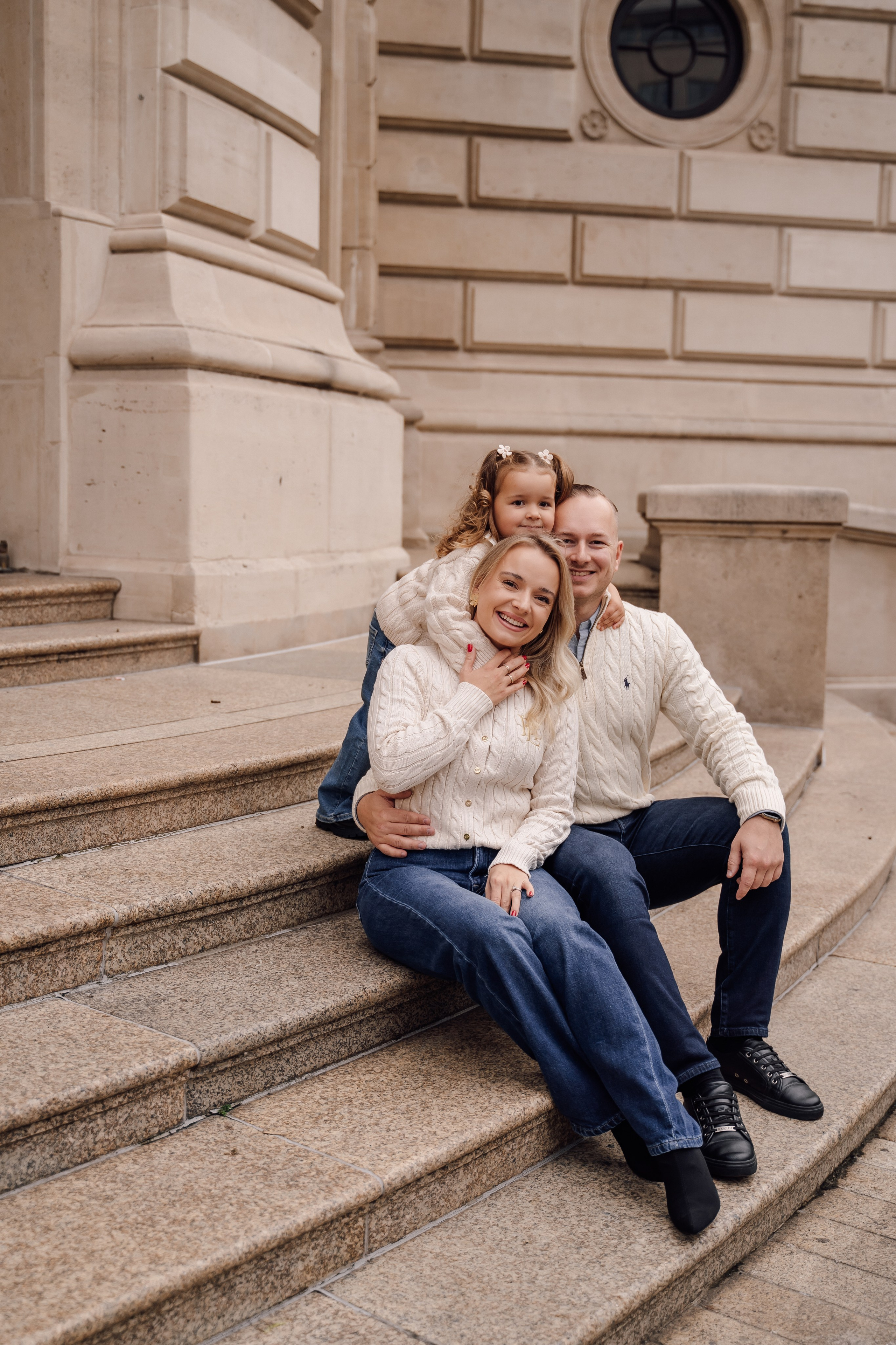 Family at Alte Oper. Анастасия Вайнер — свадебный и портретный фотограф в Германии и по всей Европе