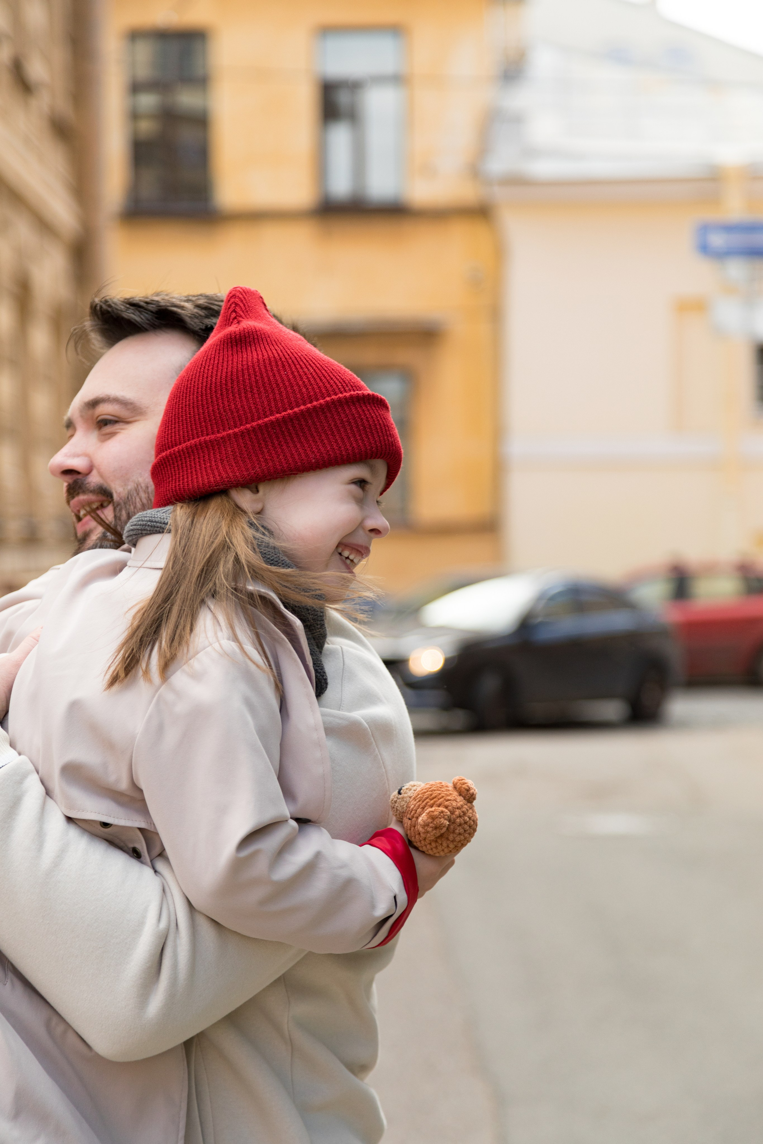 Весенняя фотопрогулка папы и дочки на Васильевском острове. Детский и контент фотограф Надя Волкова Санкт-Петербург