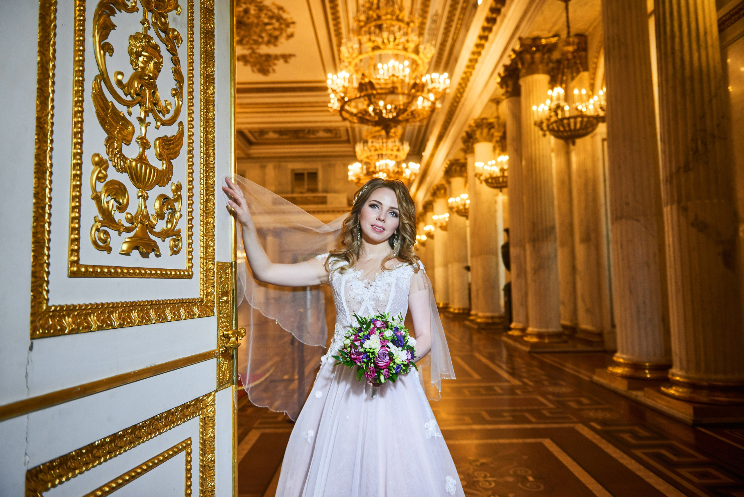 Елена и Иван (зимняя свадебная прогулка у Михайловского замка и фотосессия в Эрмитаже). Портретный, семейный и свадебный фотограф в Санкт-Петербурге и в Пушкине Ширяев Денис