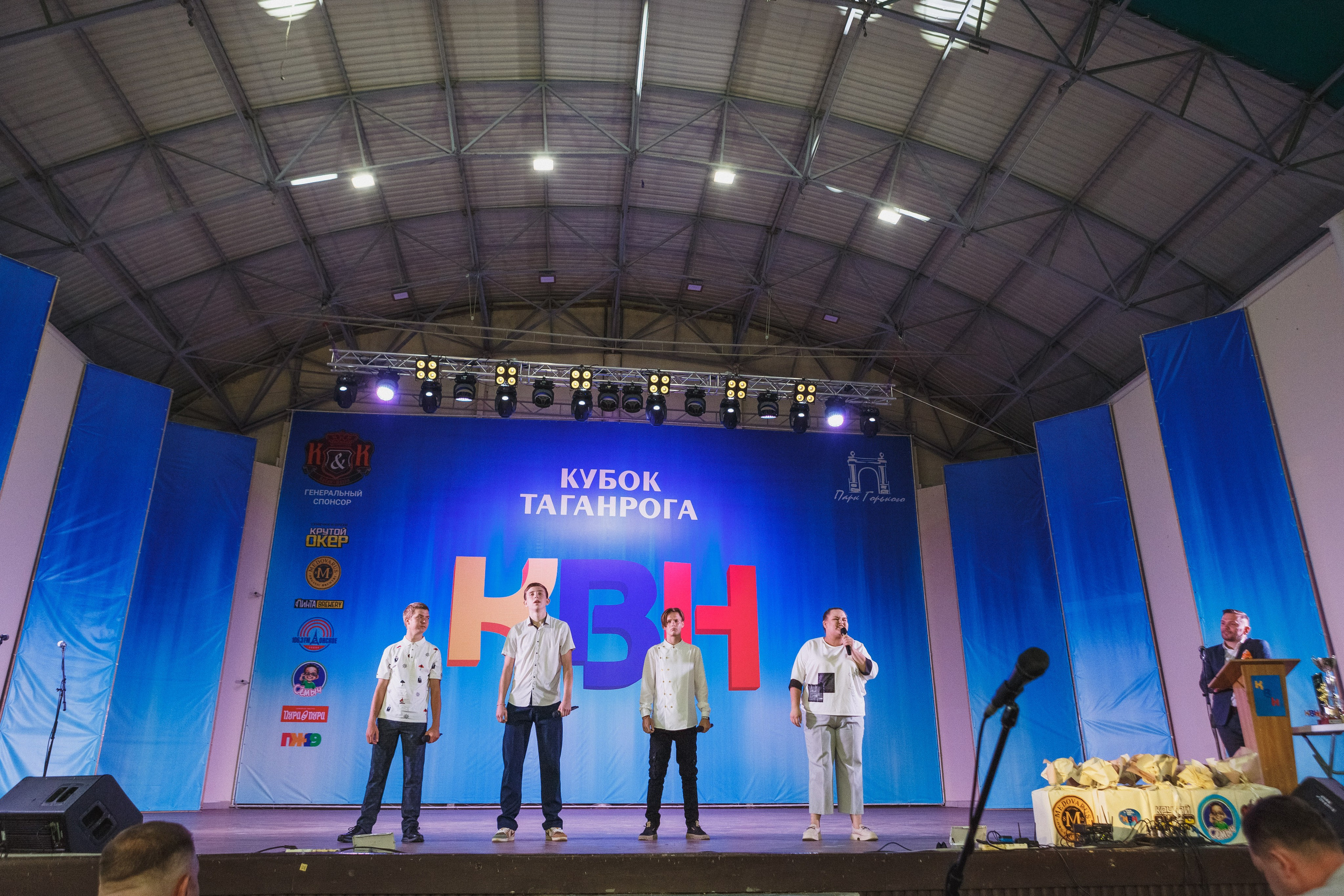 Шутки с уголка: Весёлый день с КВН в Парке Горького Таганрога. Свадебный и семейный фотограф в Таганроге Бакарюк Антон