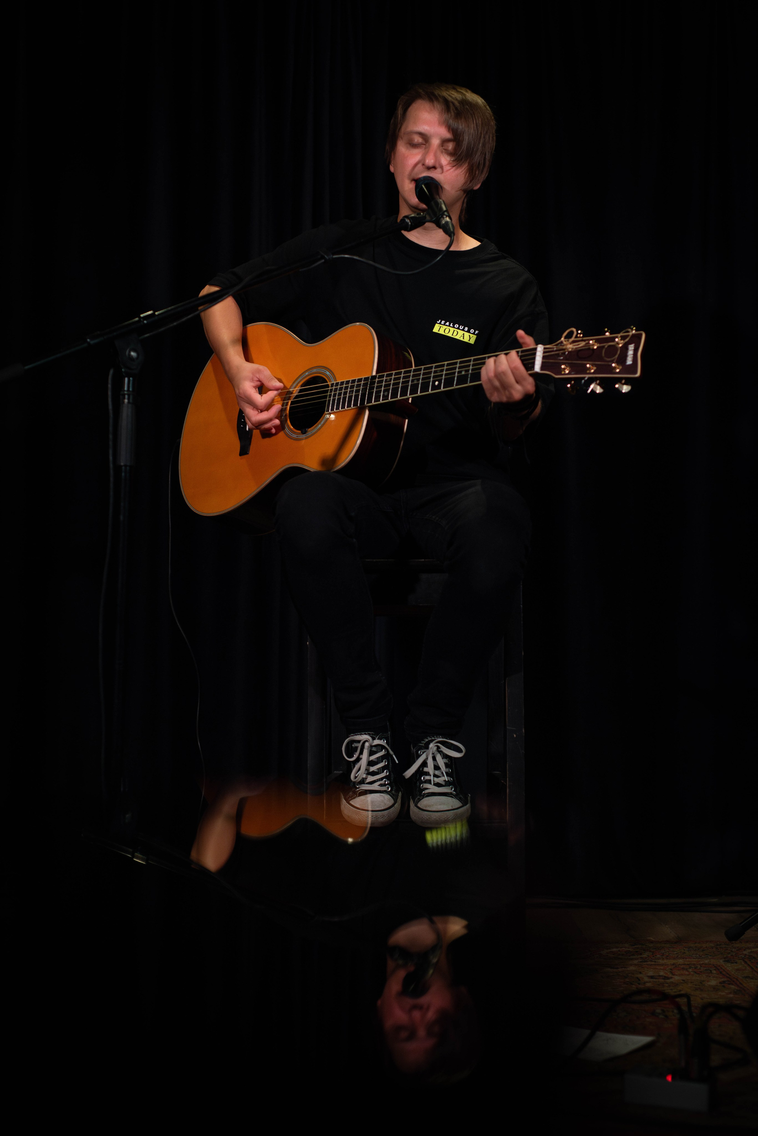 Лёва Сазонов (1 августа 2024 года, Москва, арт-кафе Пушкарёв). Фотограф Светлана Блинова, Москва и Московская область