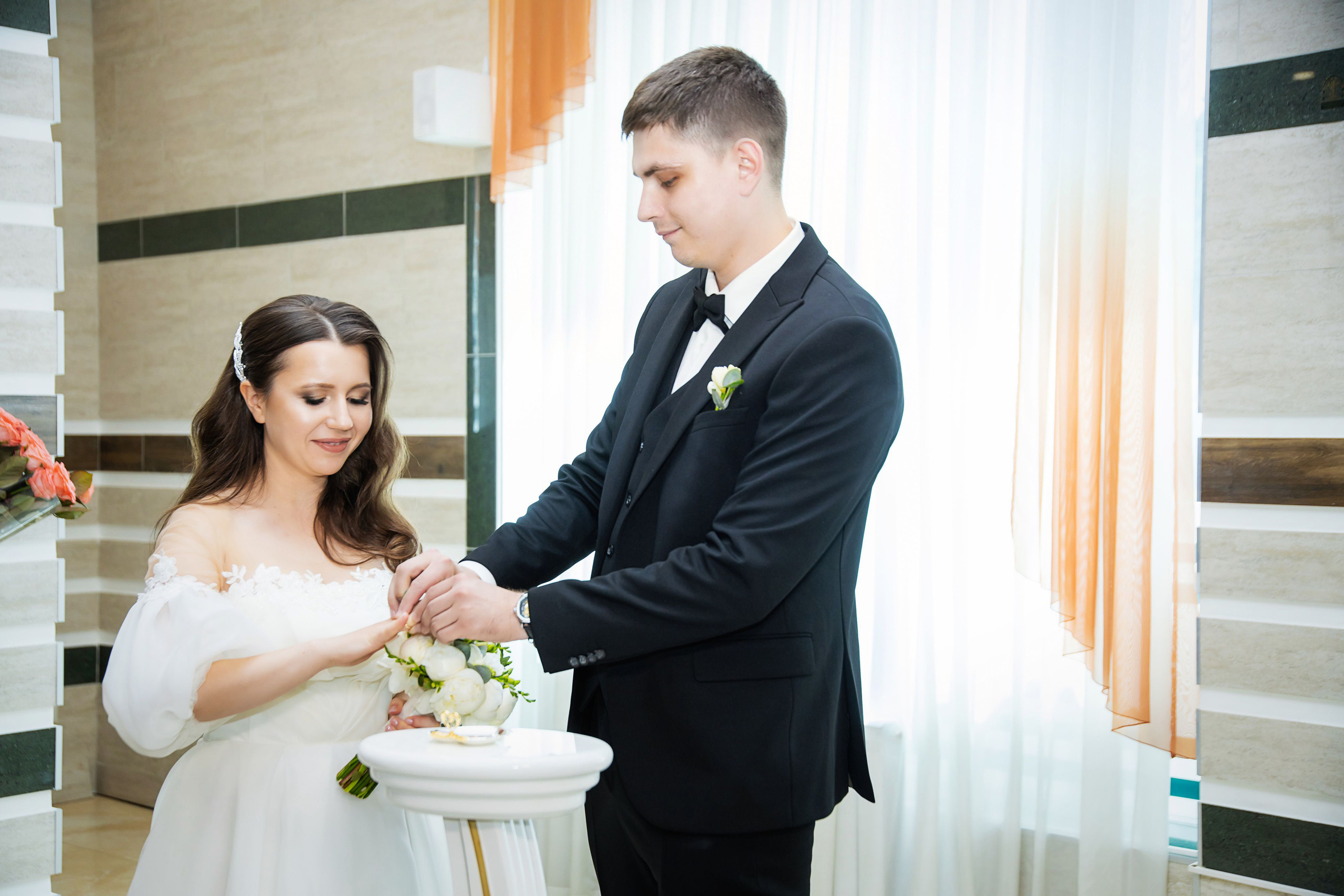 Свадебная прогулка в Царицыно. Профессиональная фото и видеосъемка. Москва