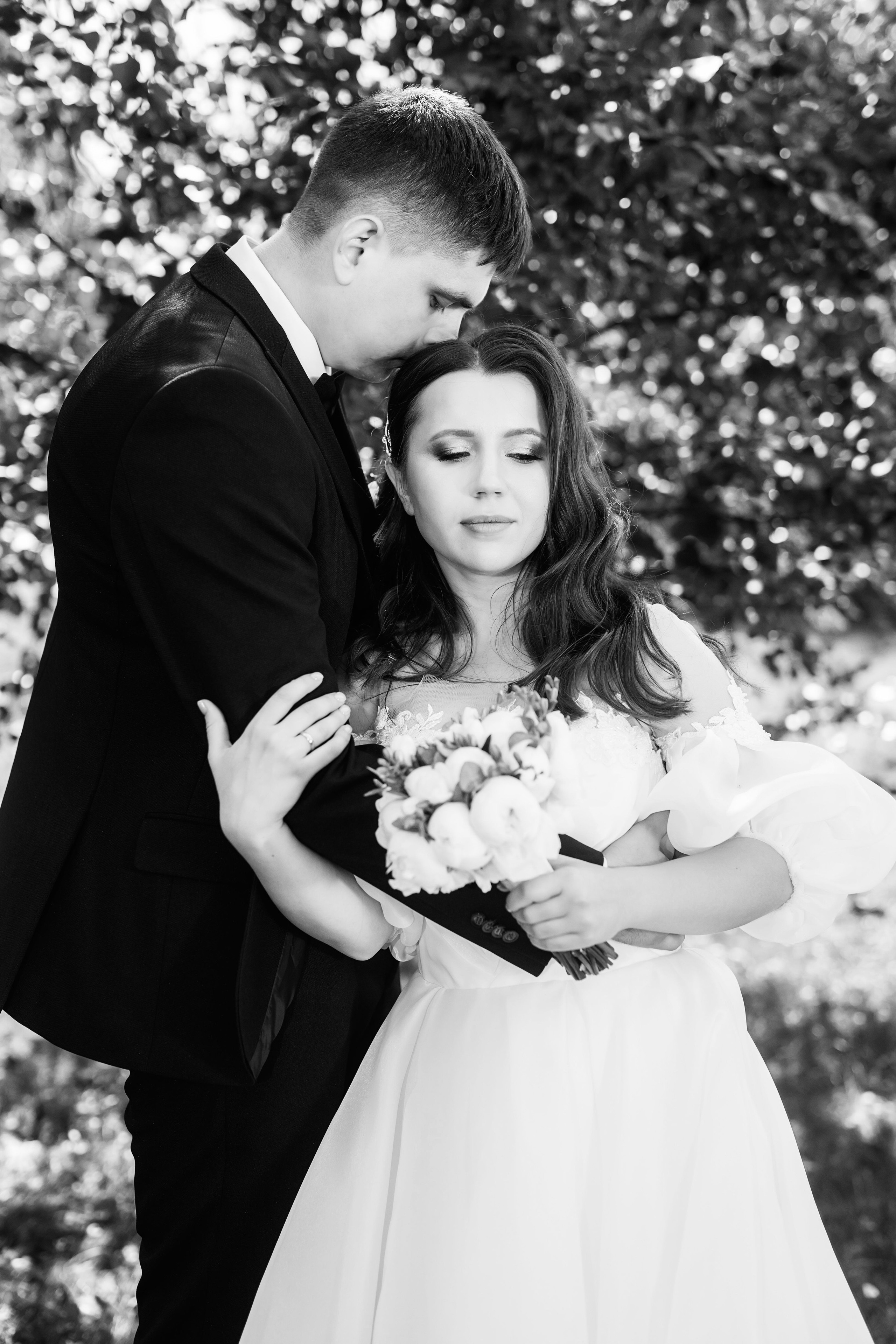 Свадебная прогулка в Царицыно. Профессиональная фото и видеосъемка. Москва