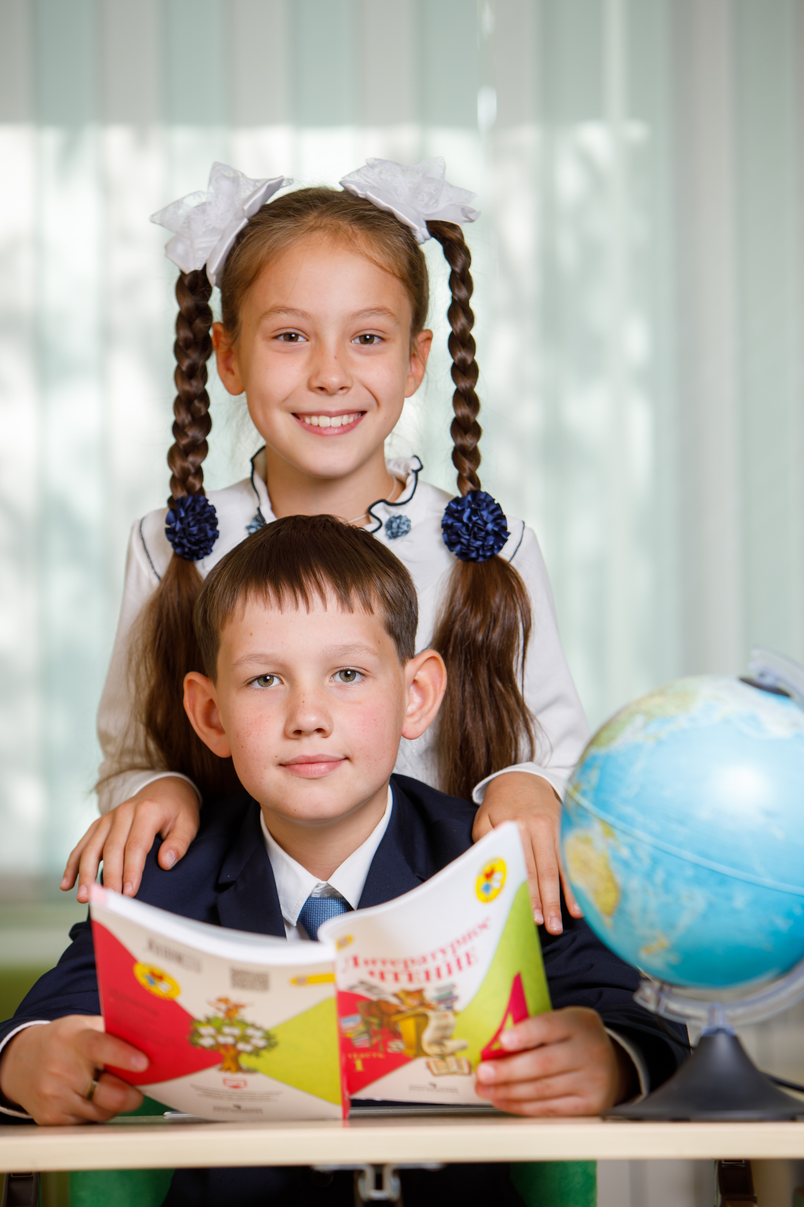 Печать фотоальбомов для выпускников на заказ в Крылатском. Профессиональная фото и видеосъемка. Москва