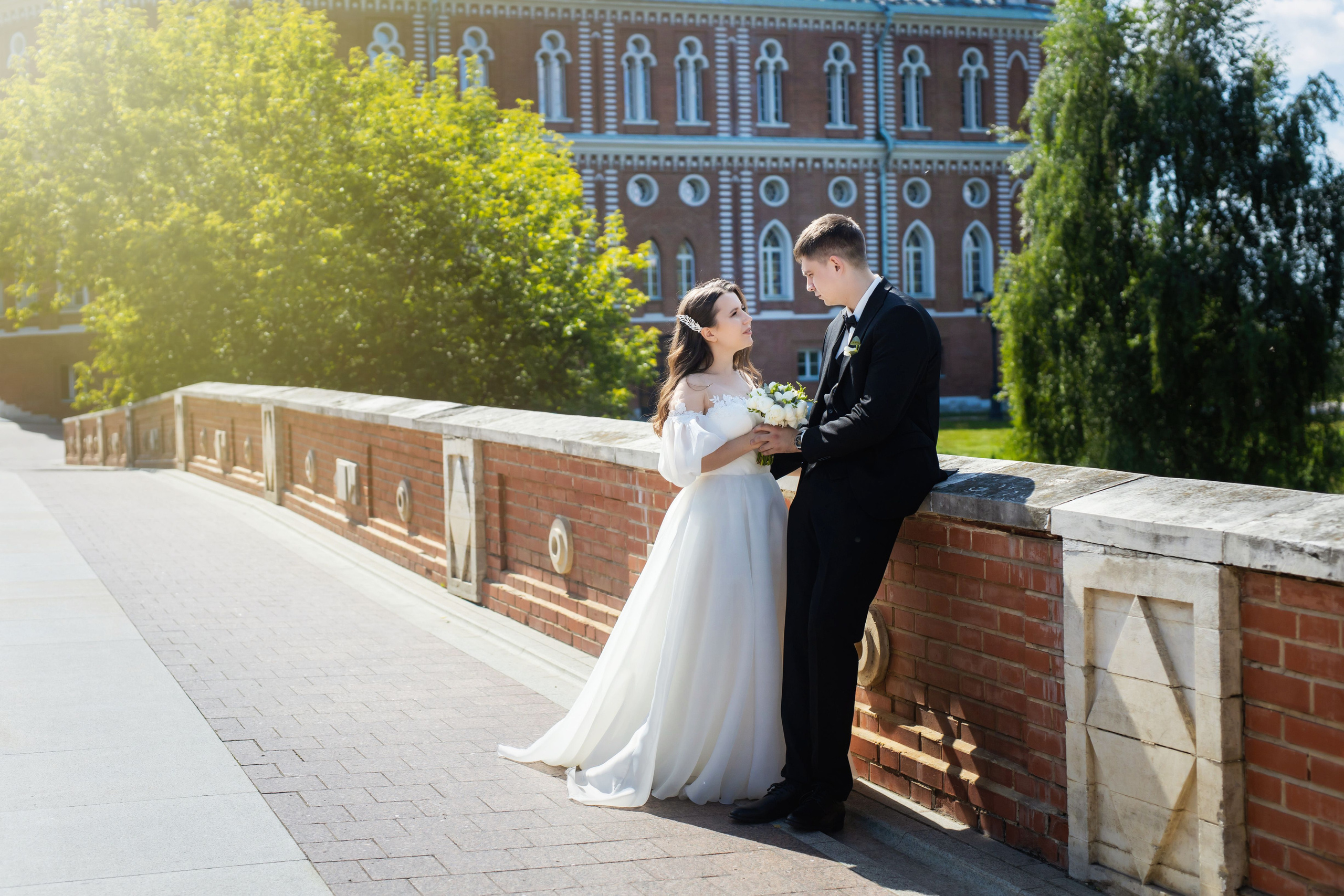 Свадебная прогулка в Царицыно. Профессиональная фото и видеосъемка. Москва