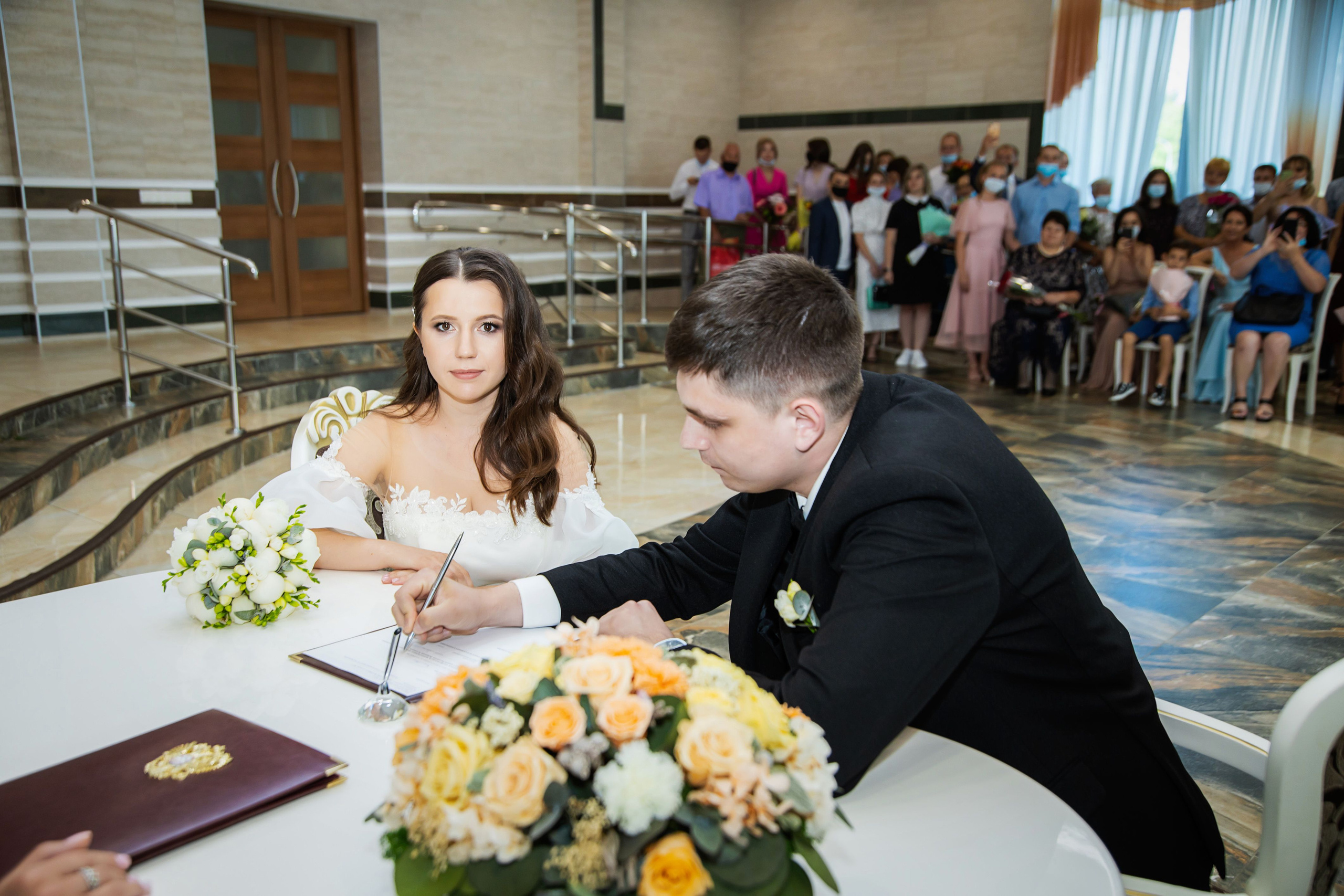 Свадебная прогулка в Царицыно. Профессиональная фото и видеосъемка. Москва