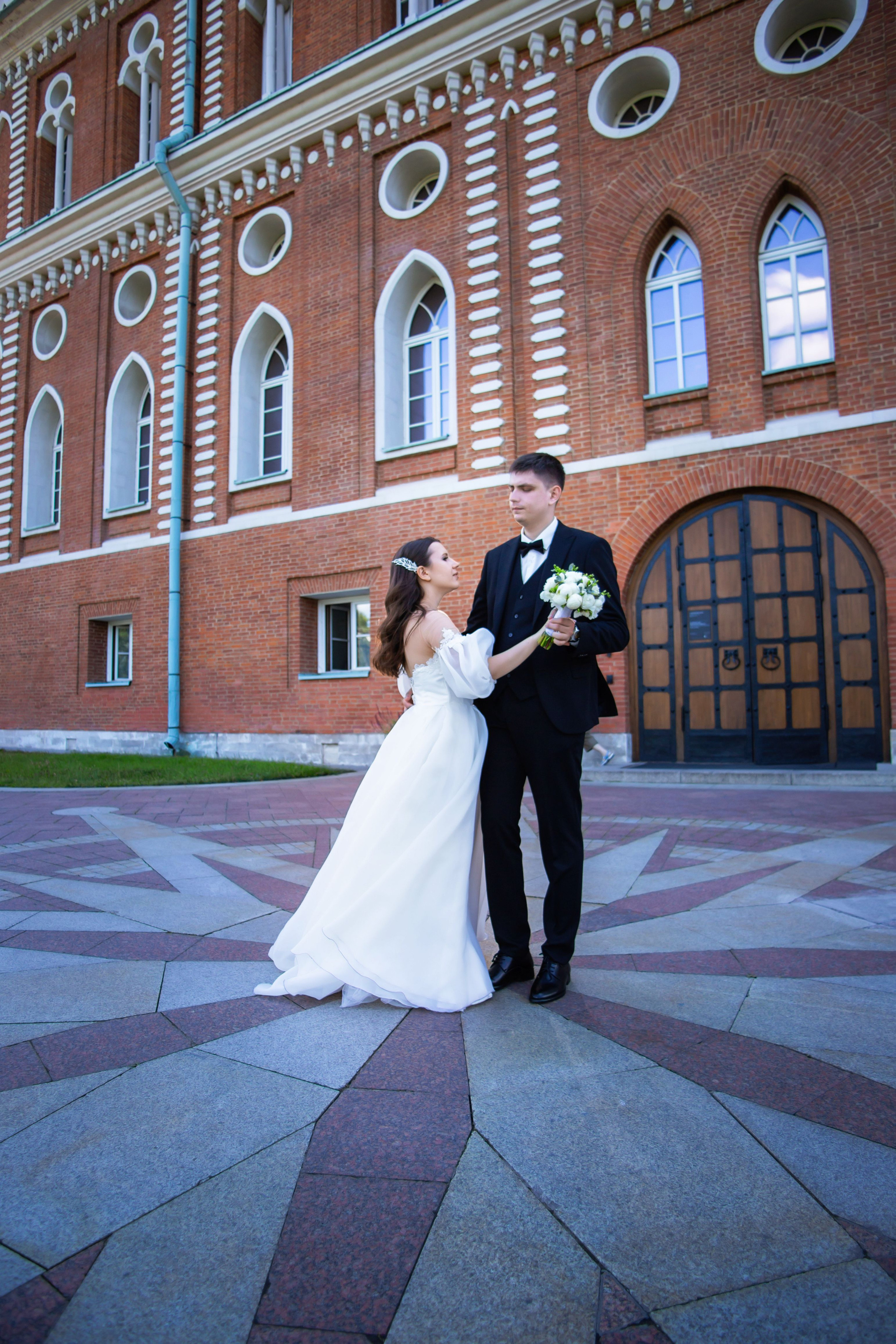 Свадебная прогулка в Царицыно. Профессиональная фото и видеосъемка. Москва