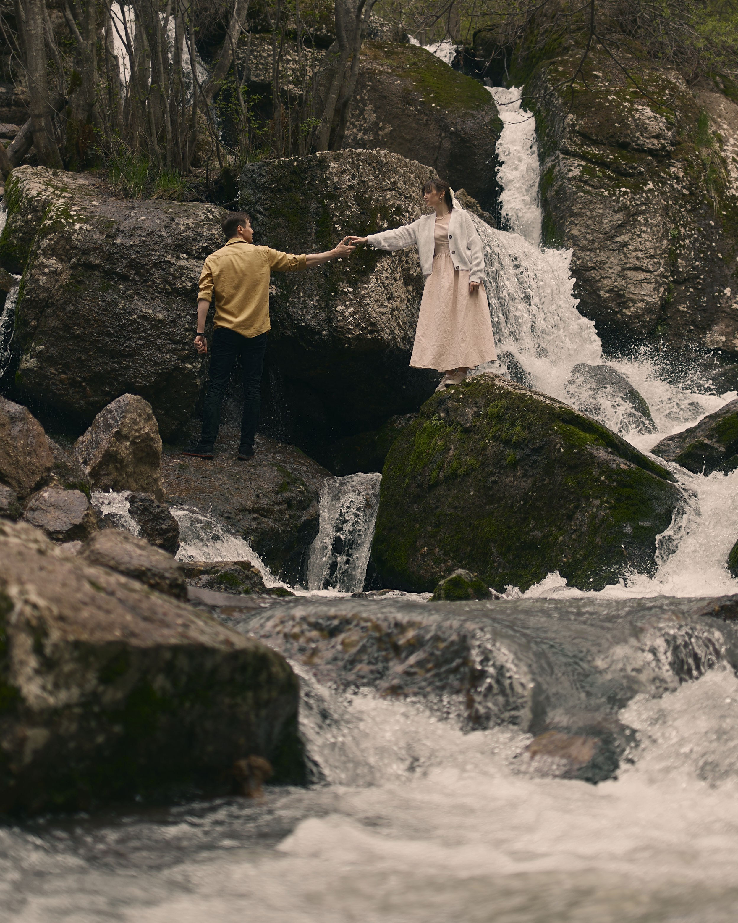 На водопаде. Фотограф в Уфе Кира Прозорова. Свадебные, портретные и семейные съемки