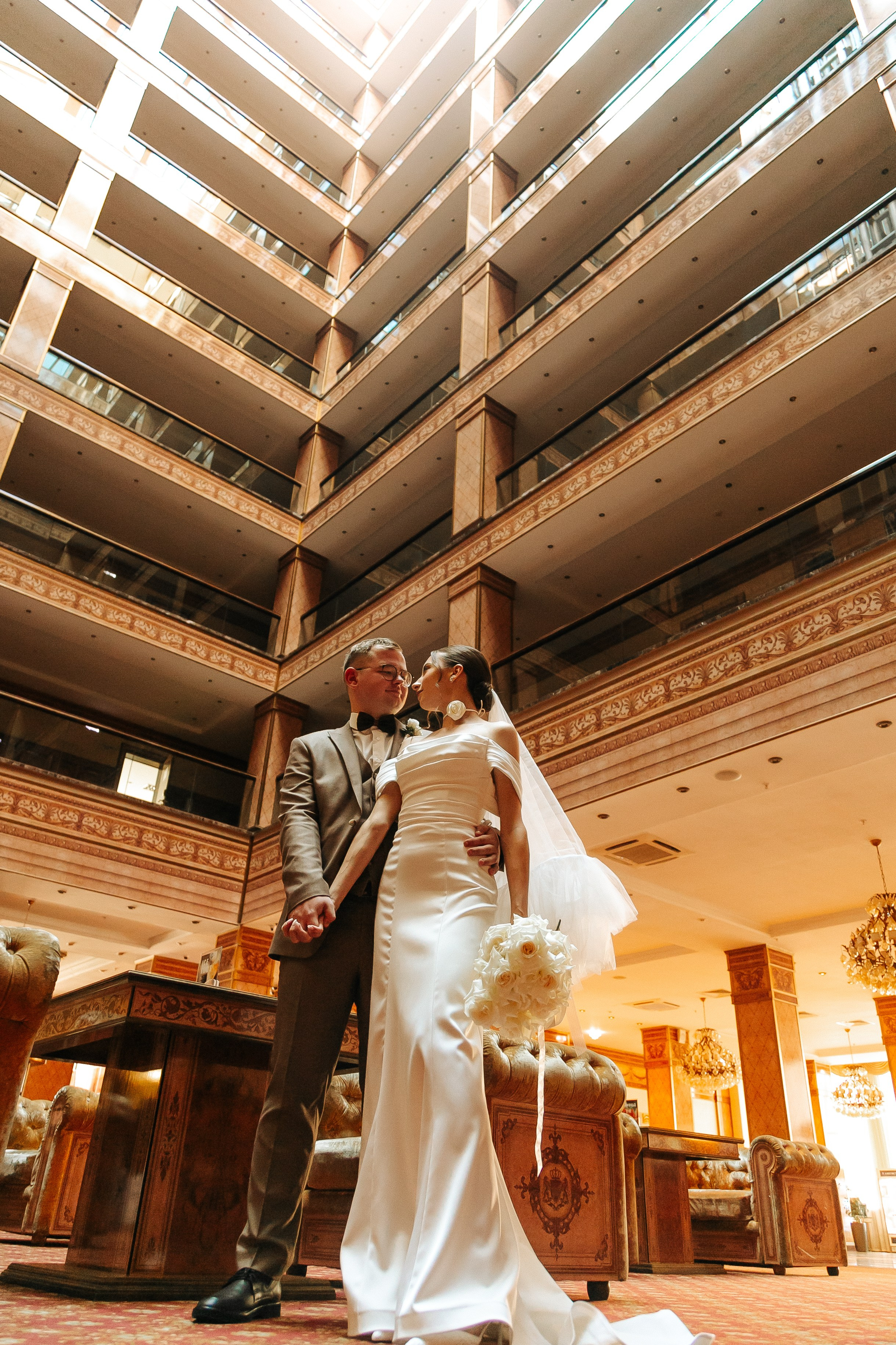 Свадебная осенняя фотосессия Ивана и Лидии в городе. Свадебный и репортажный фотограф в Ярославле и Санкт-Петербурге Роман Микрюков