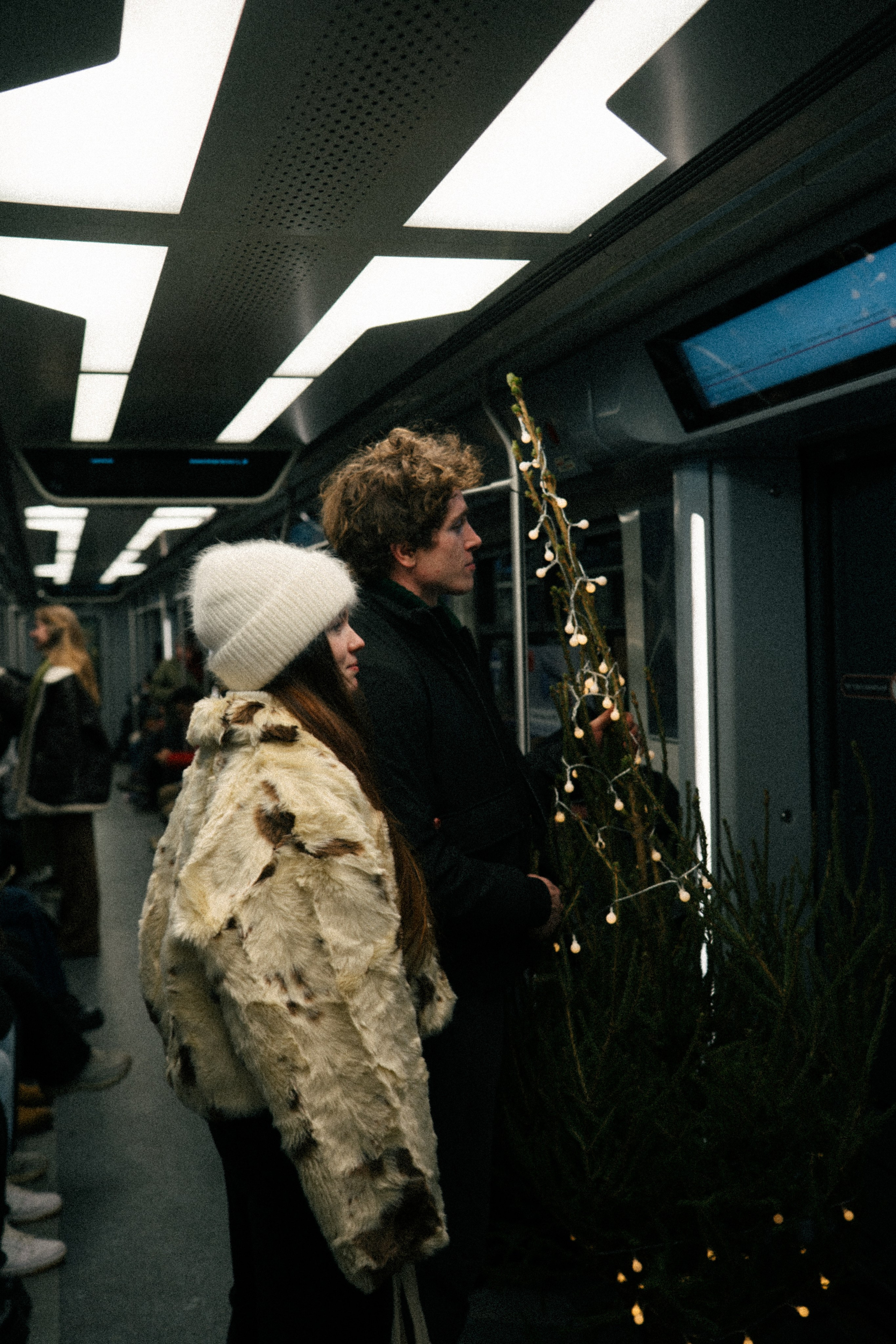 НОВОГОДНЯЯ ПРОГУЛКА ПАРЫ ПО ЧЕРНЫШЕВСКОЙ ПЕРЕД НОВЫМ ГОДОМ. Профессиональный фотограф, Санкт-Петербург — Виктория Богомолова