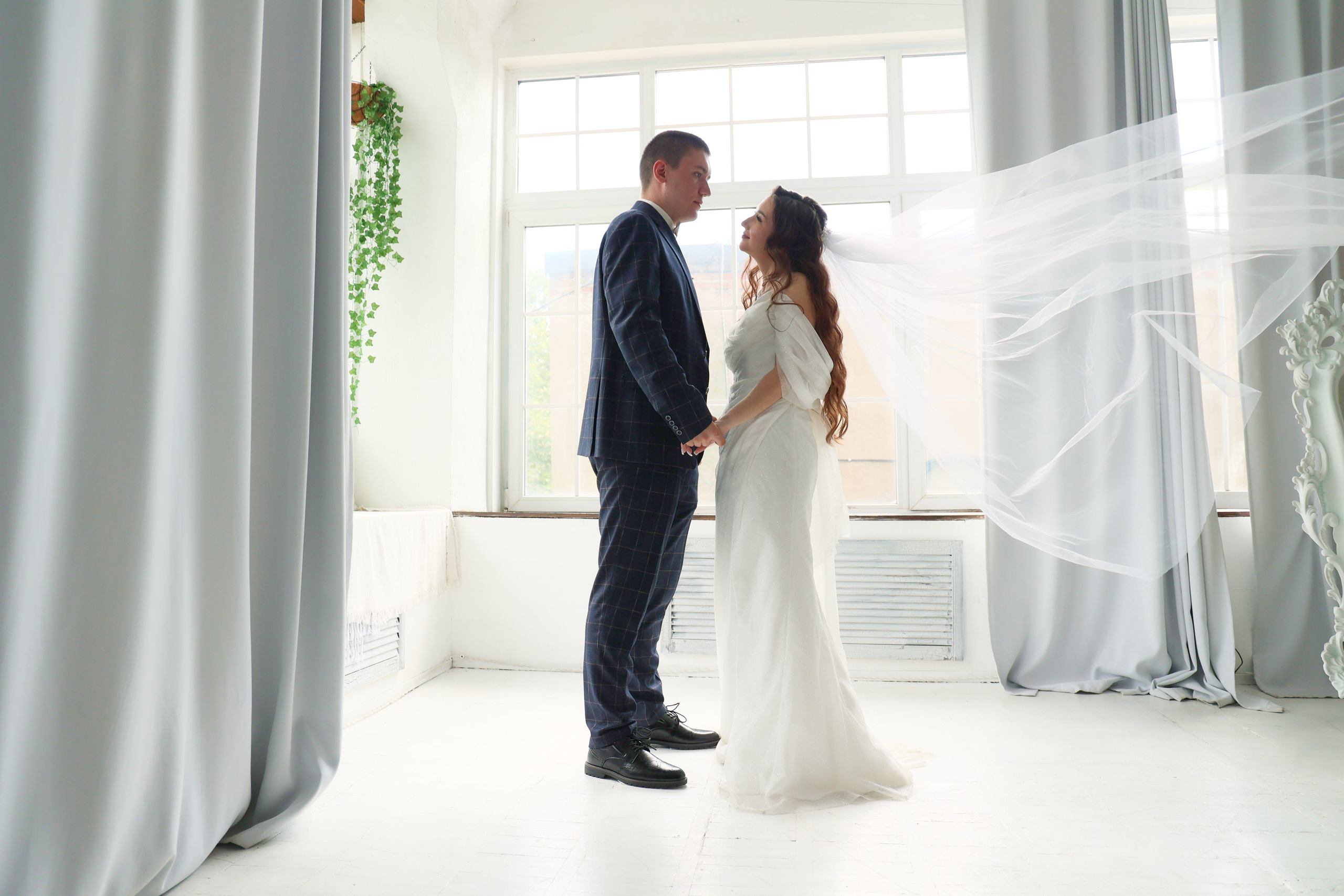 Свадебная фотосессия в студии «ЧеБэ» Самара. Свадебный видеограф и свадебный фотограф в Самаре Олег Слеб