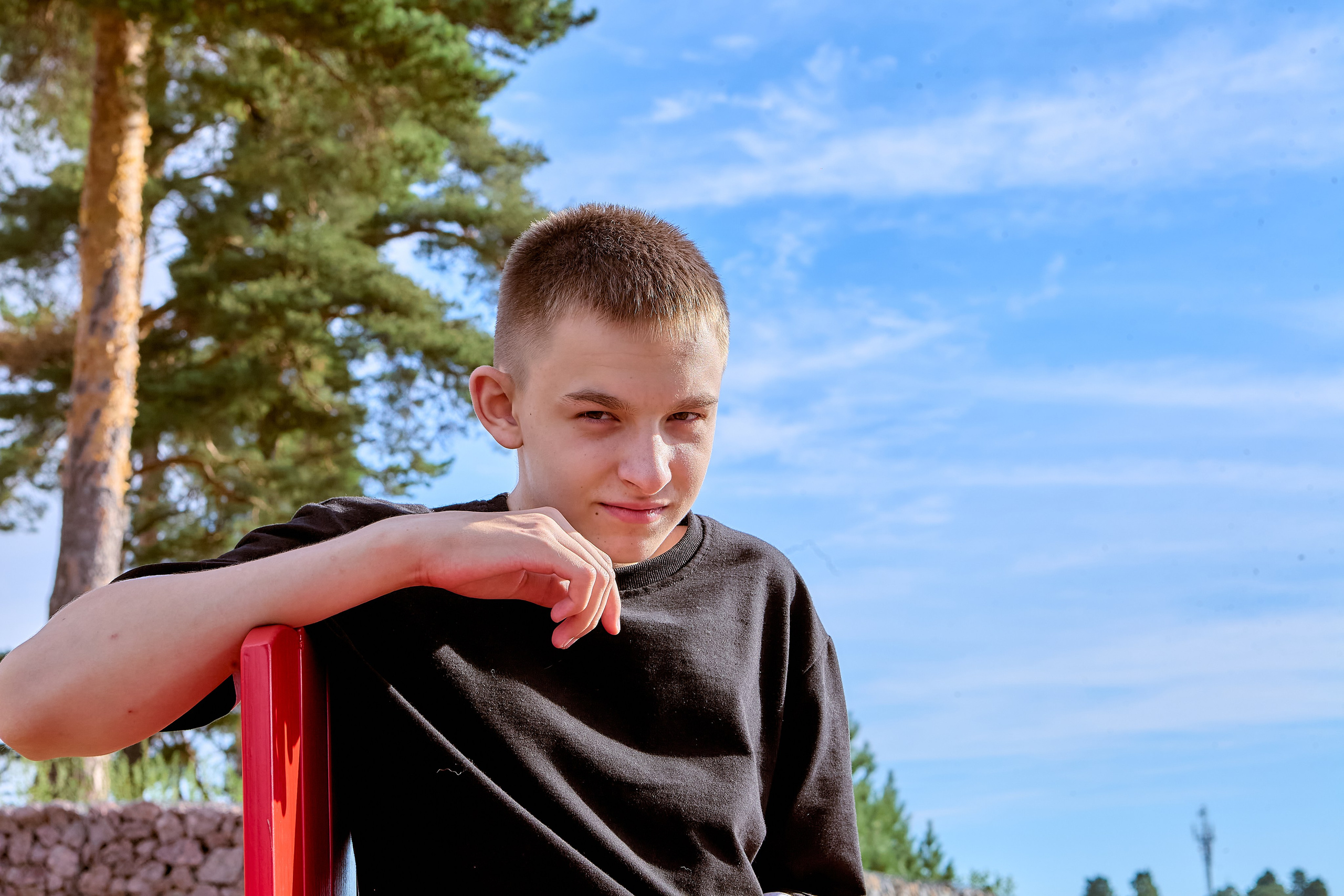 Семейная прогулка летом на озере