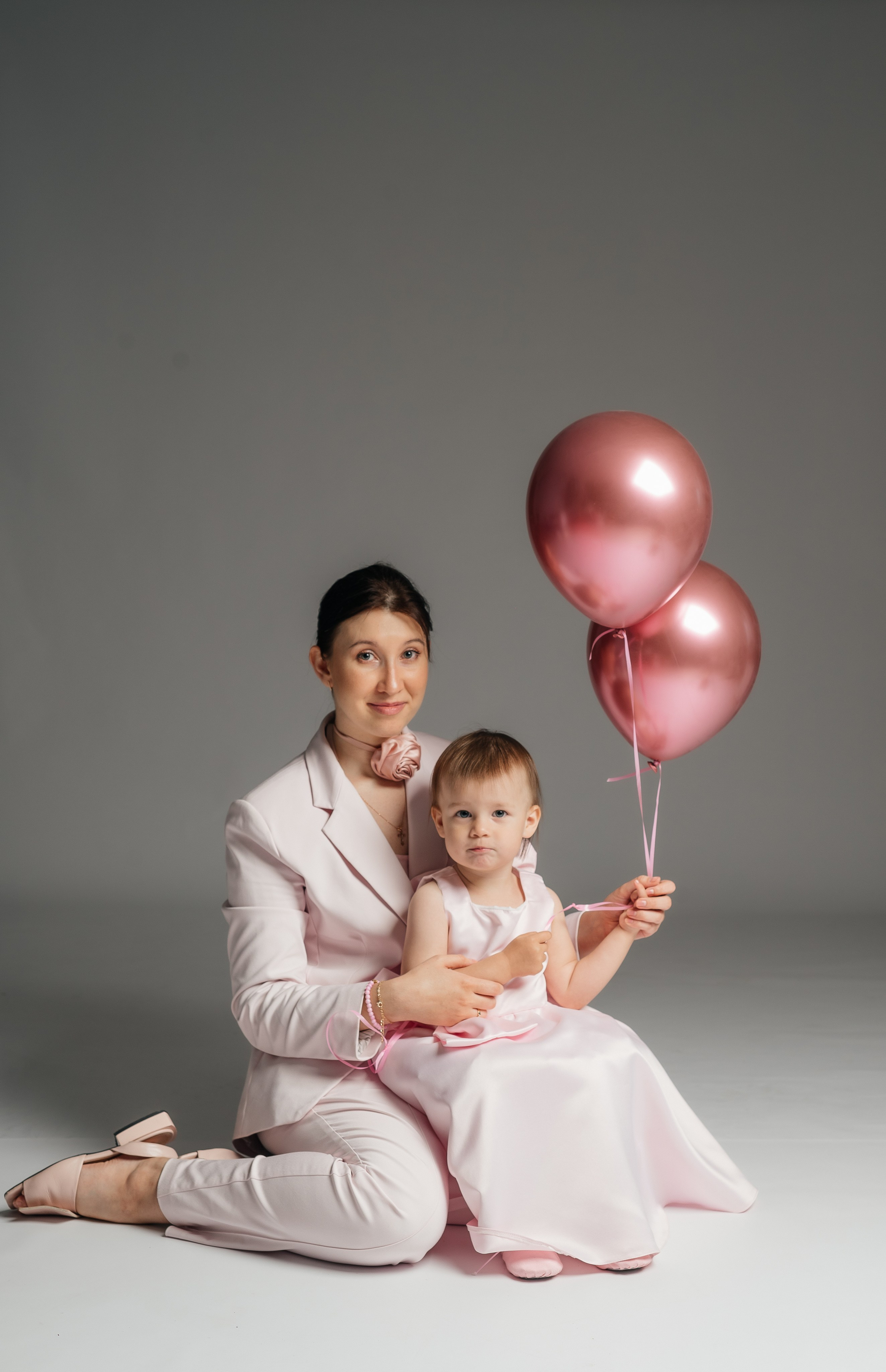 Классический минимализм на бумажном фоне. Свадебный, семейный и школьный фотограф в Бийске Ксения Мамаева