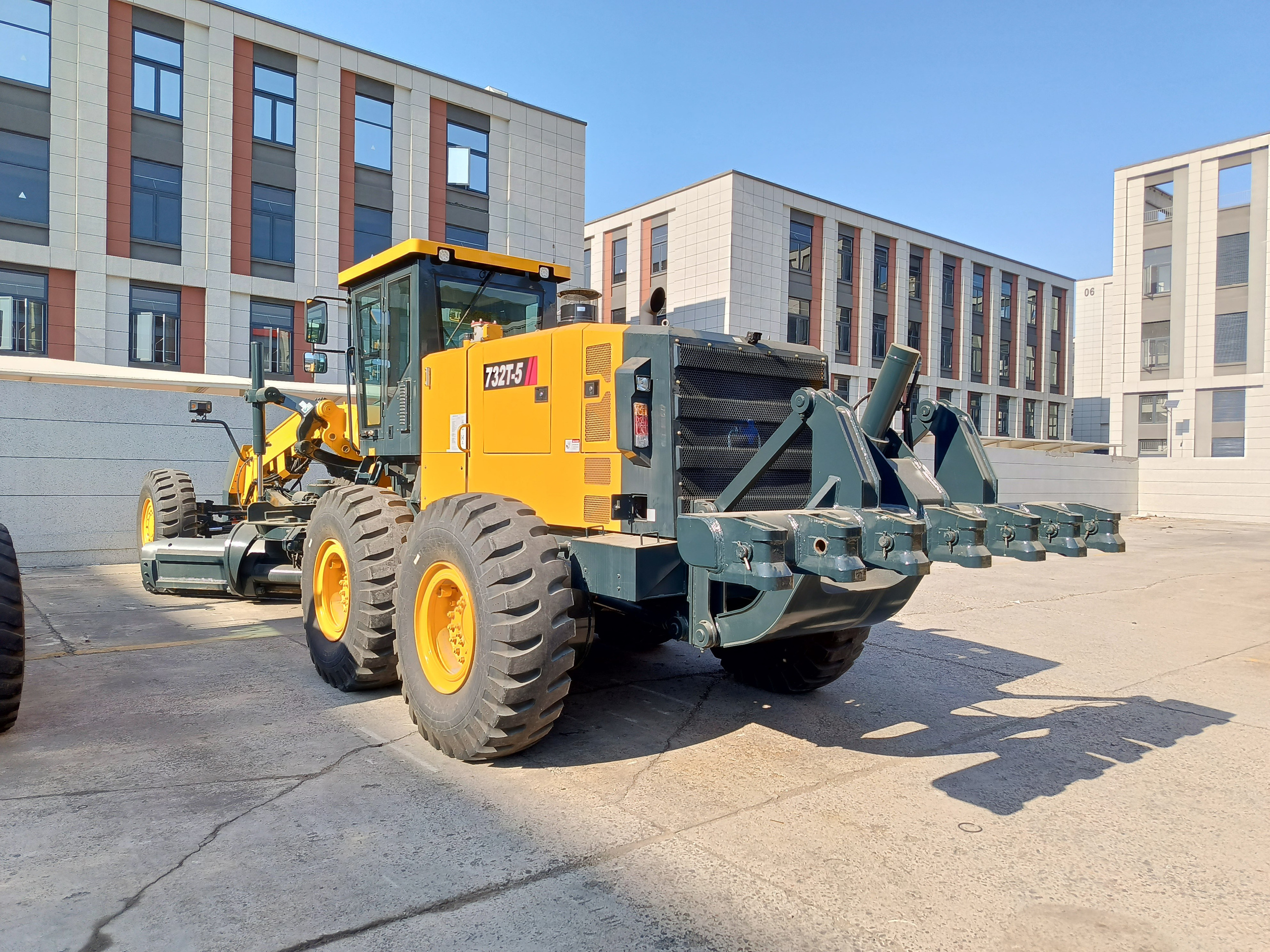 Фото грейдер Beezone G732Т (B26TMG-A). Продажа и обслуживание грузовой техники и спецтехники в г. Новосибирск компания СТИ