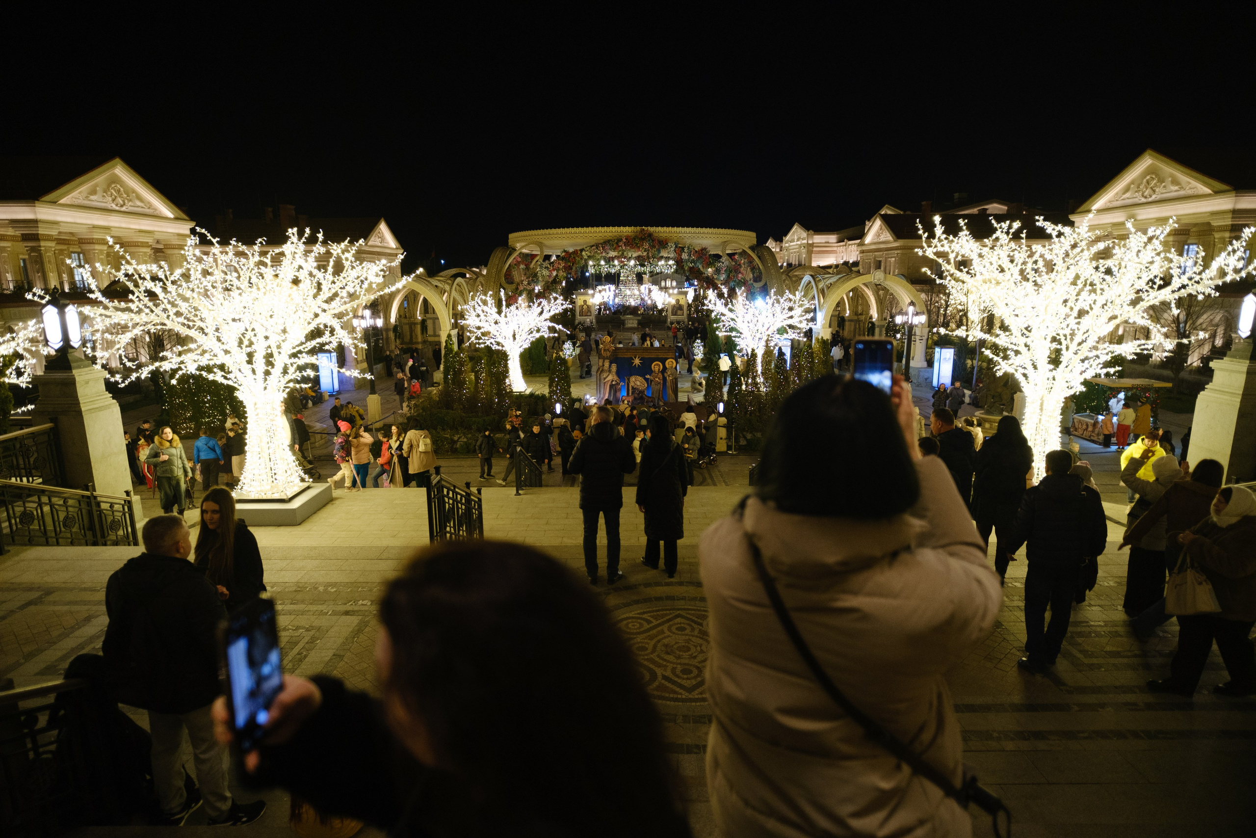 Новогодний репортаж из парка «Новый Херсонес» | Фотограф Илья Желдак. Профессиональная фотосъемка в Крыму. Натуральные эмоции и живые кадры. Забронируйте дату прямо сейчас!