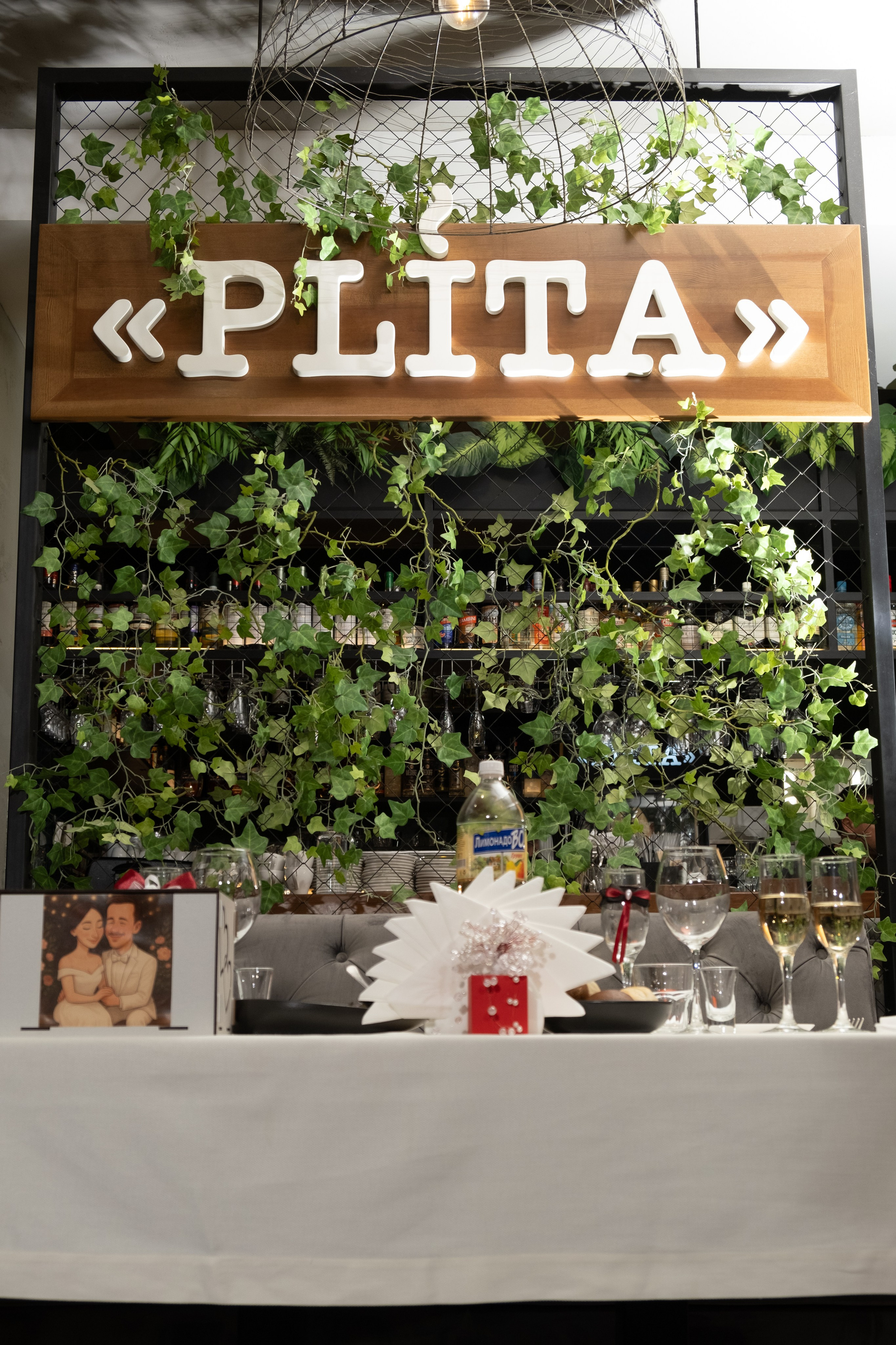 О+Д (ЗАГС, прогулка Центр и Парк Победы, банкет). Профессиональная фотосъемка в Крыму. Натуральные эмоции и живые кадры. Забронируйте дату прямо сейчас!