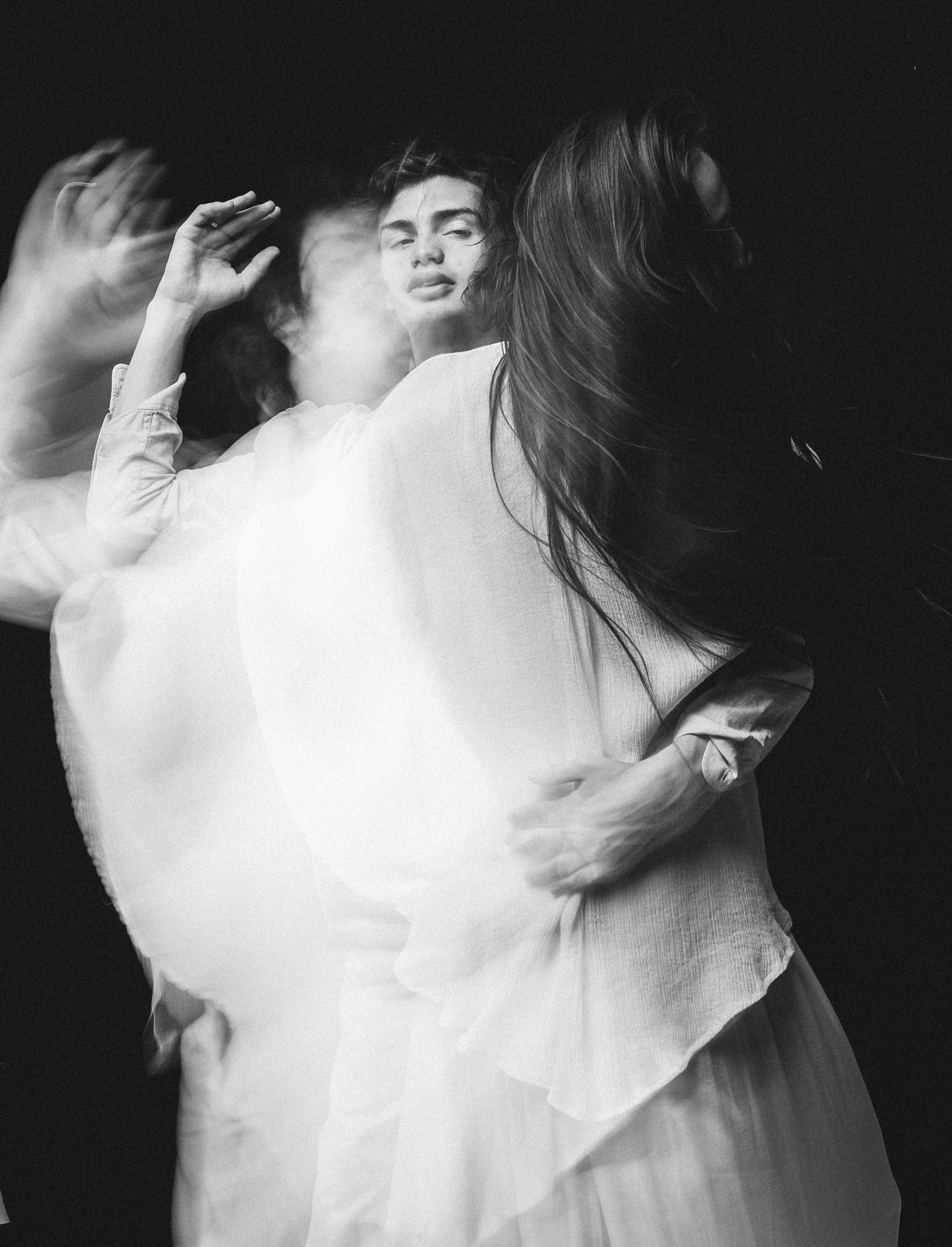 размытое изображение в черно-белом 