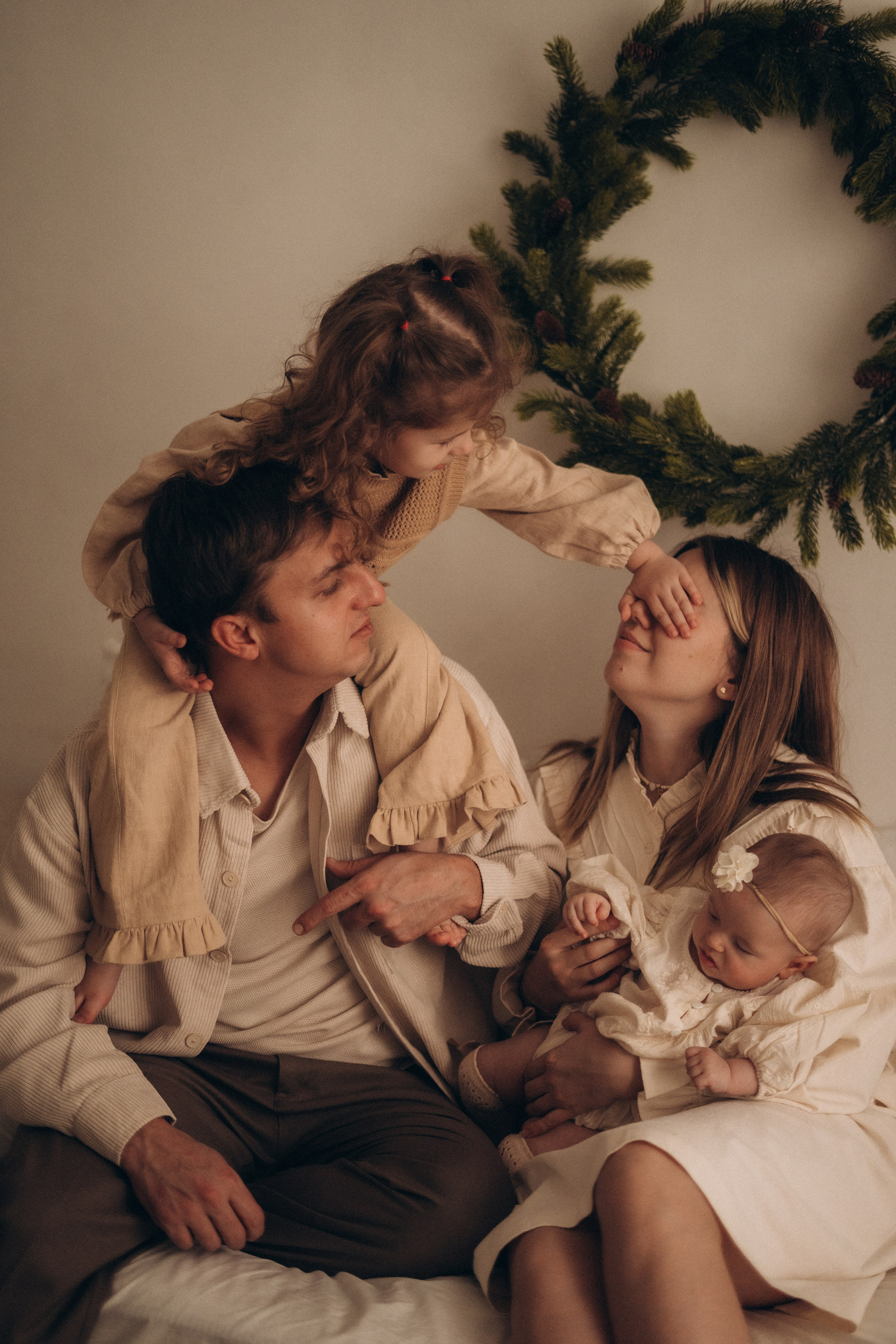 Женя, Ваня, Таисия и Есения. Главная