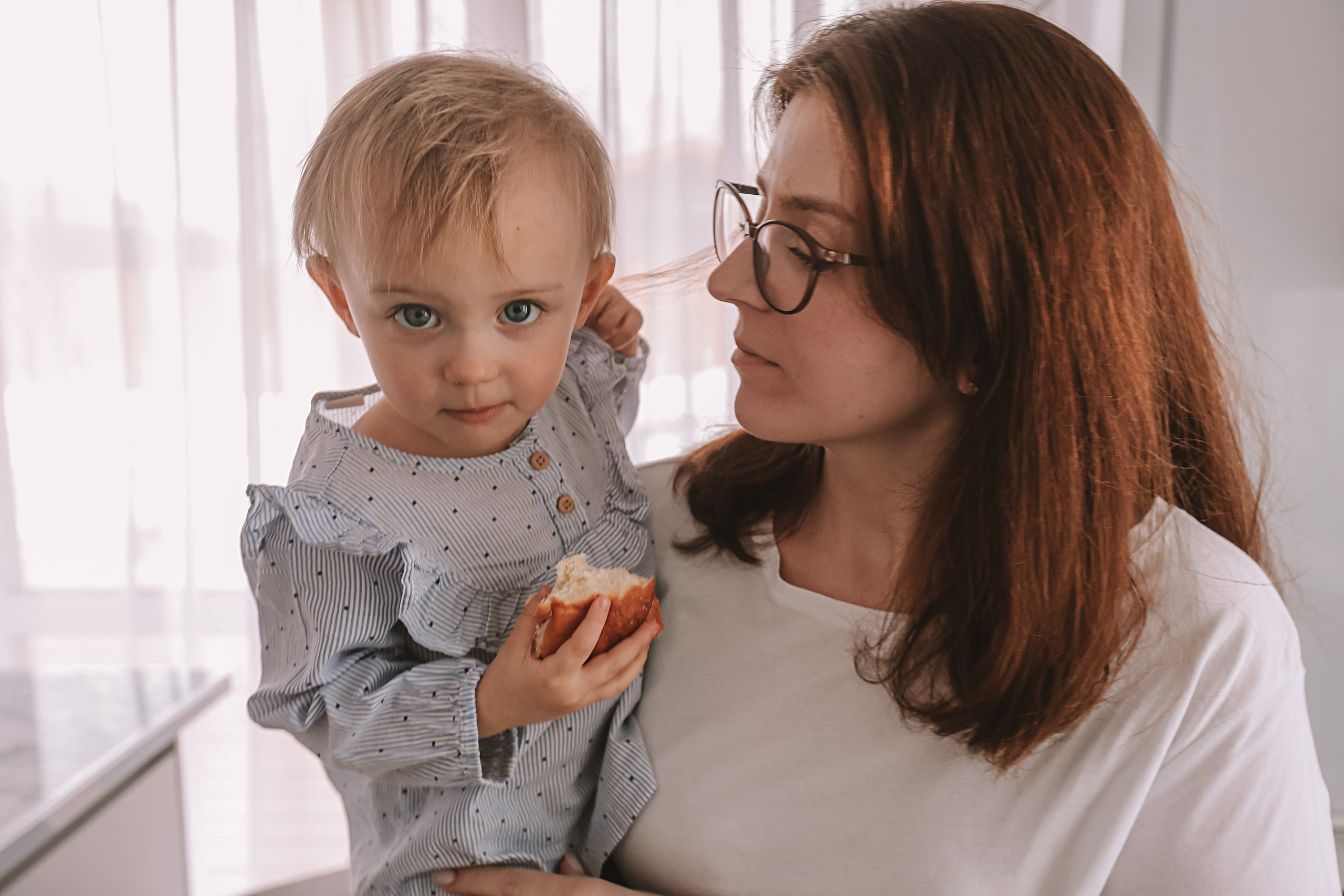 Семейная в домике (репортаж). Семейный фотограф Тюмень, фотограф на роды Салмина Мария