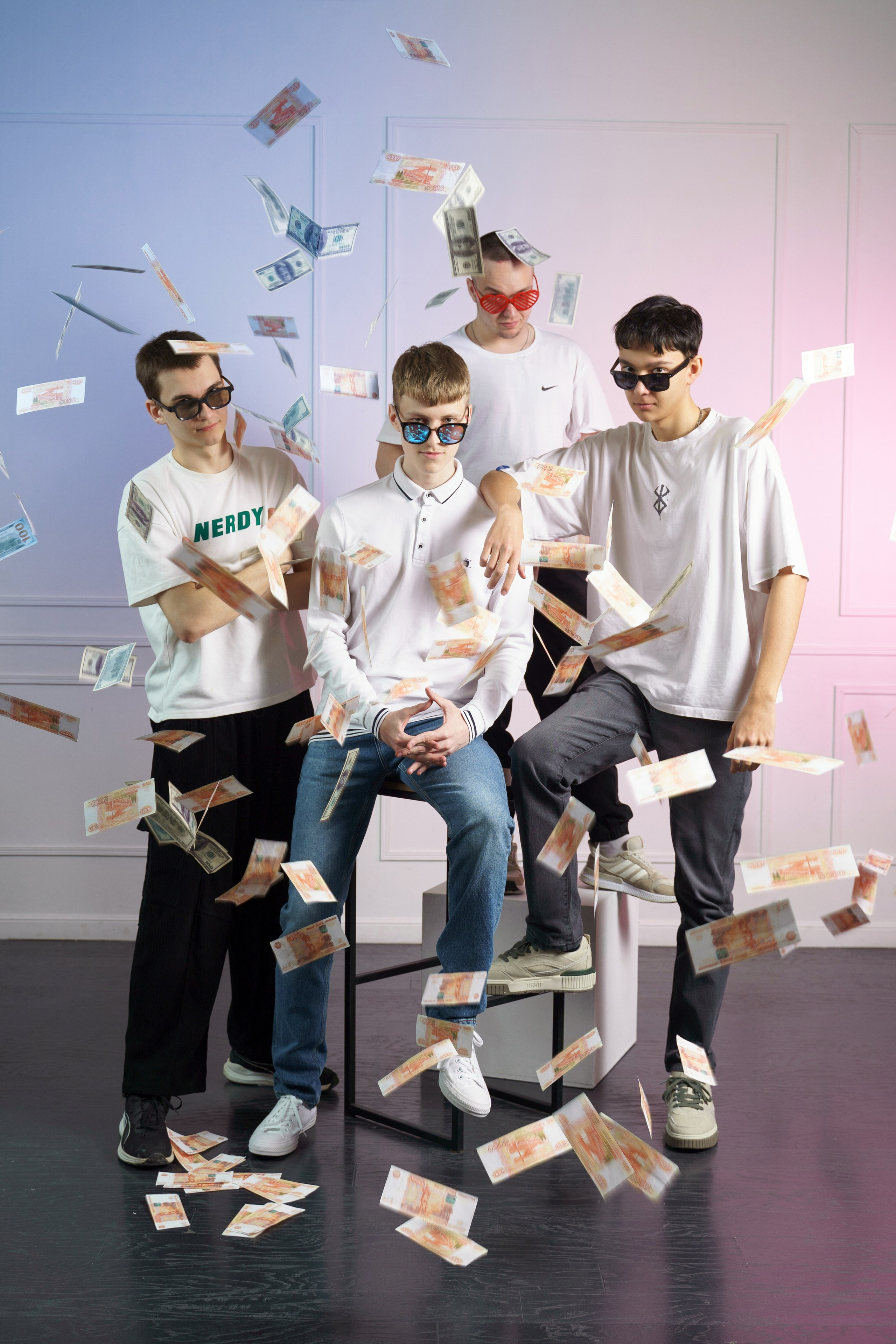 Выпускные альбомы для старшеклассников в Красноярске от AlbomKras 🎓✨. AlbomKras -выпускные альбомы Красноярска с авторским дизайном и качественной фотосъемкой! ⭐⭐⭐⭐⭐ 5.0